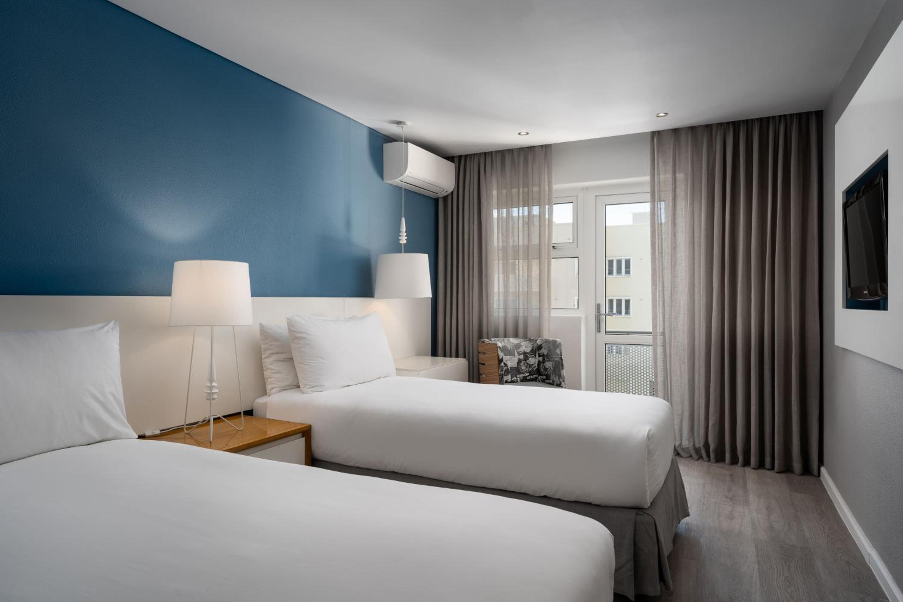 Guest Twin Room with Balcony - Photo 2
