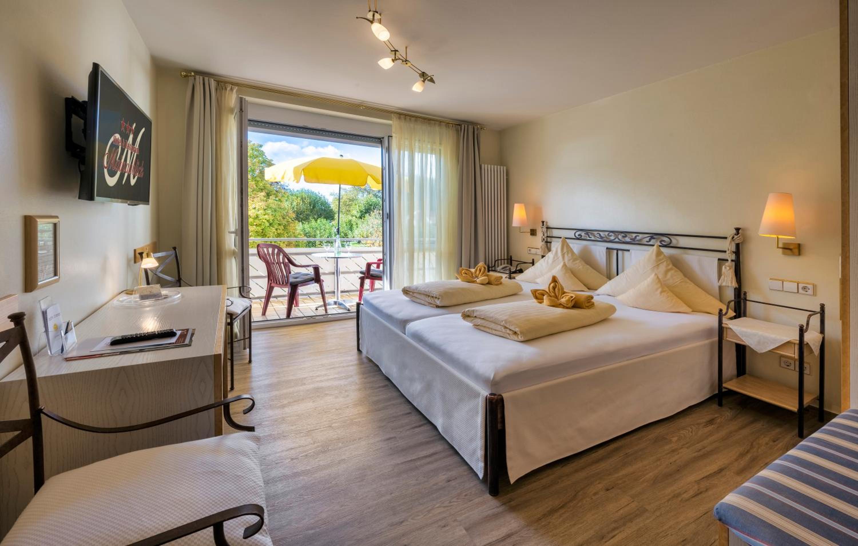  Double Room with Balcony and partial Lake View - Main Building photo 1