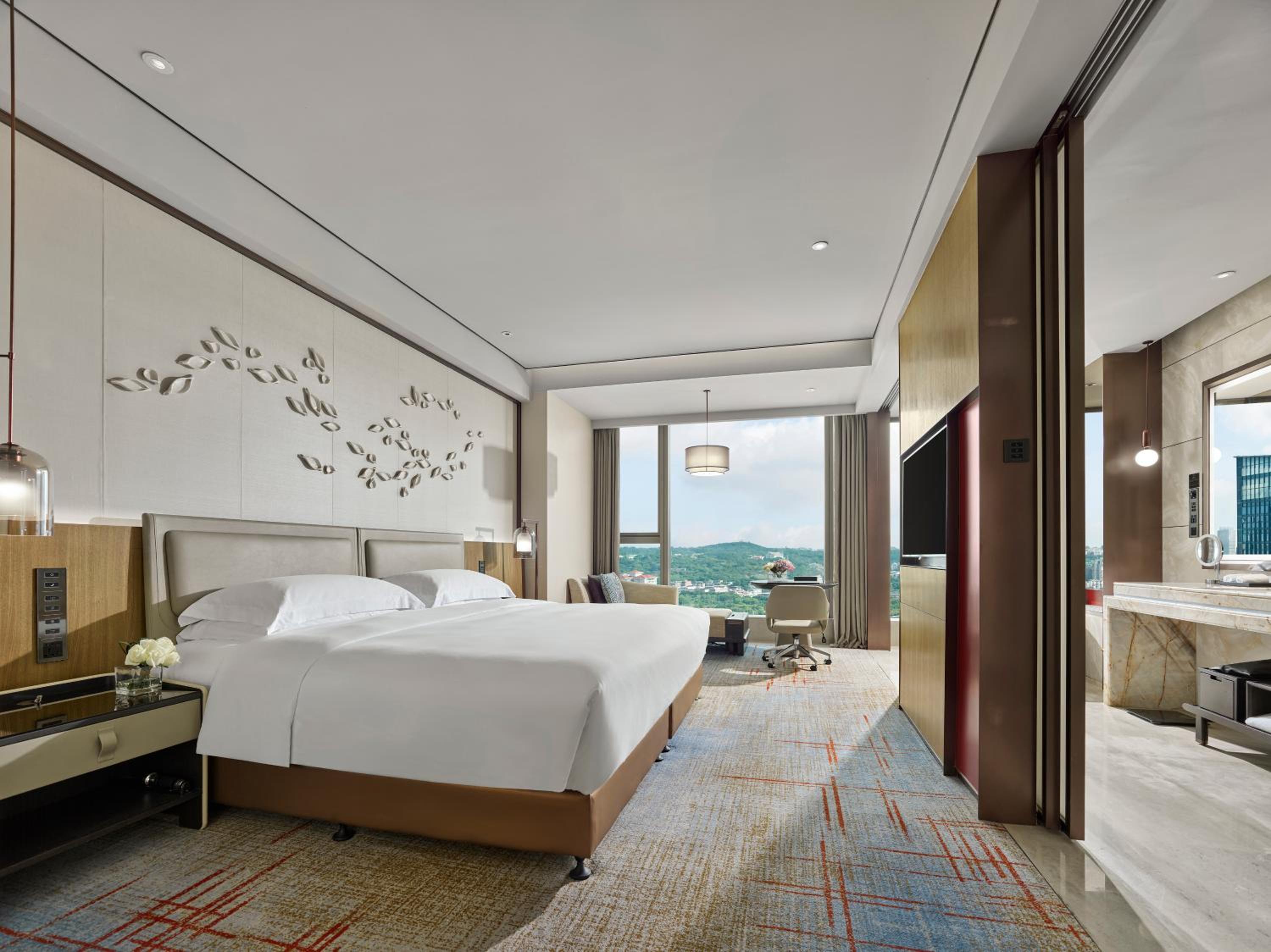Classic King Room with City View