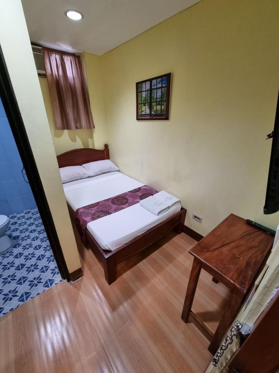 Budget Double Room photo 2