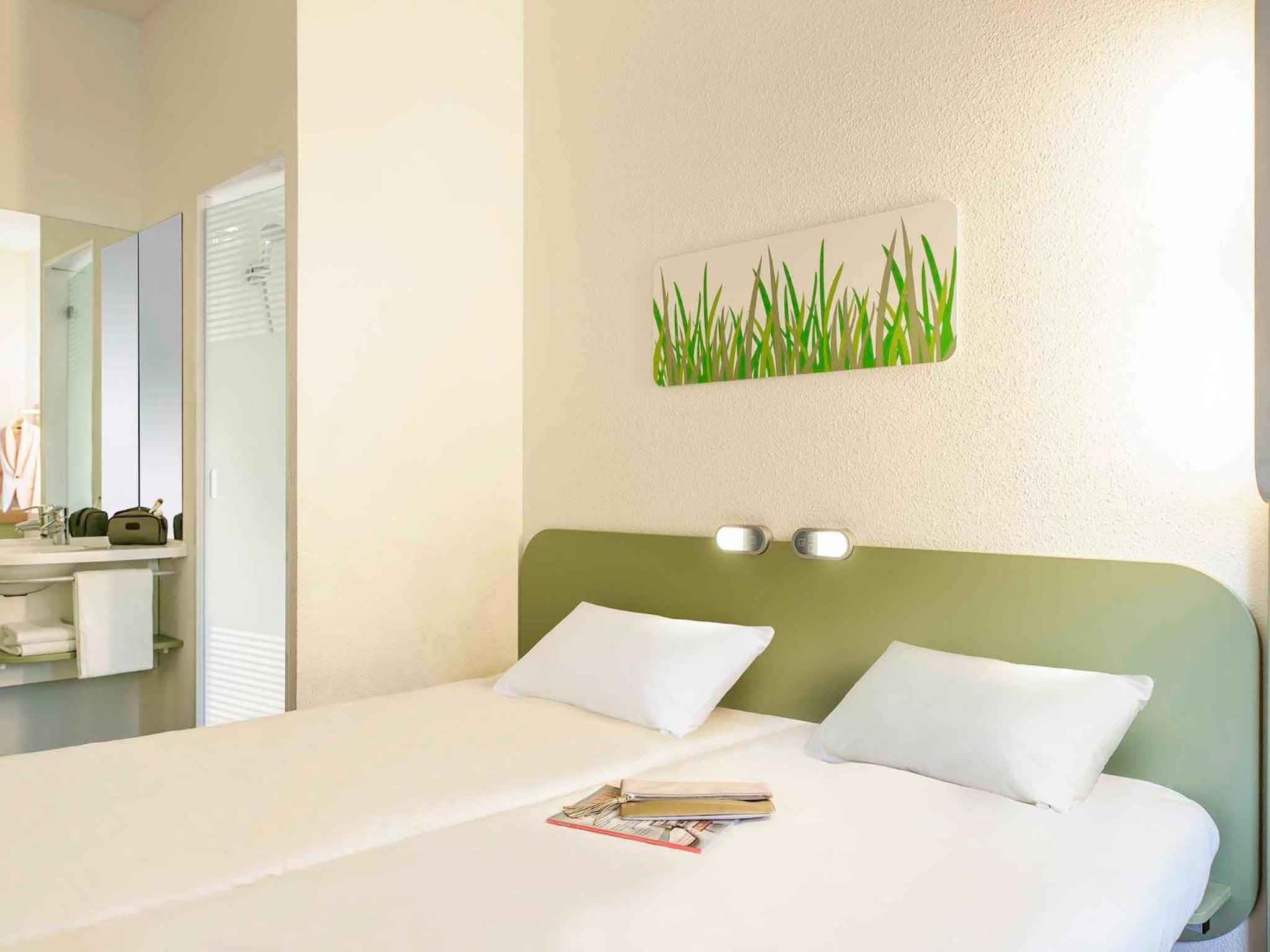 Standard Twin Room - Photo 3