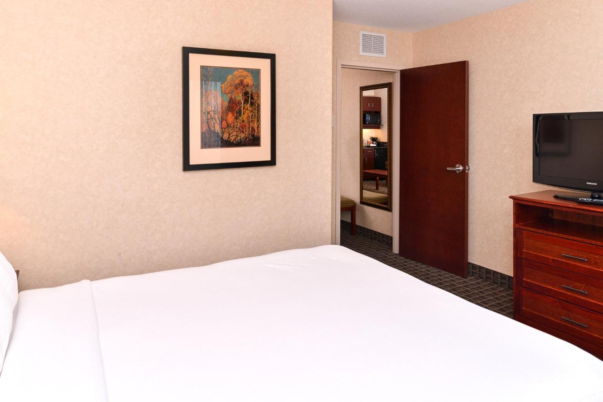 Queen Suite with Two Queen Beds - Photo 5
