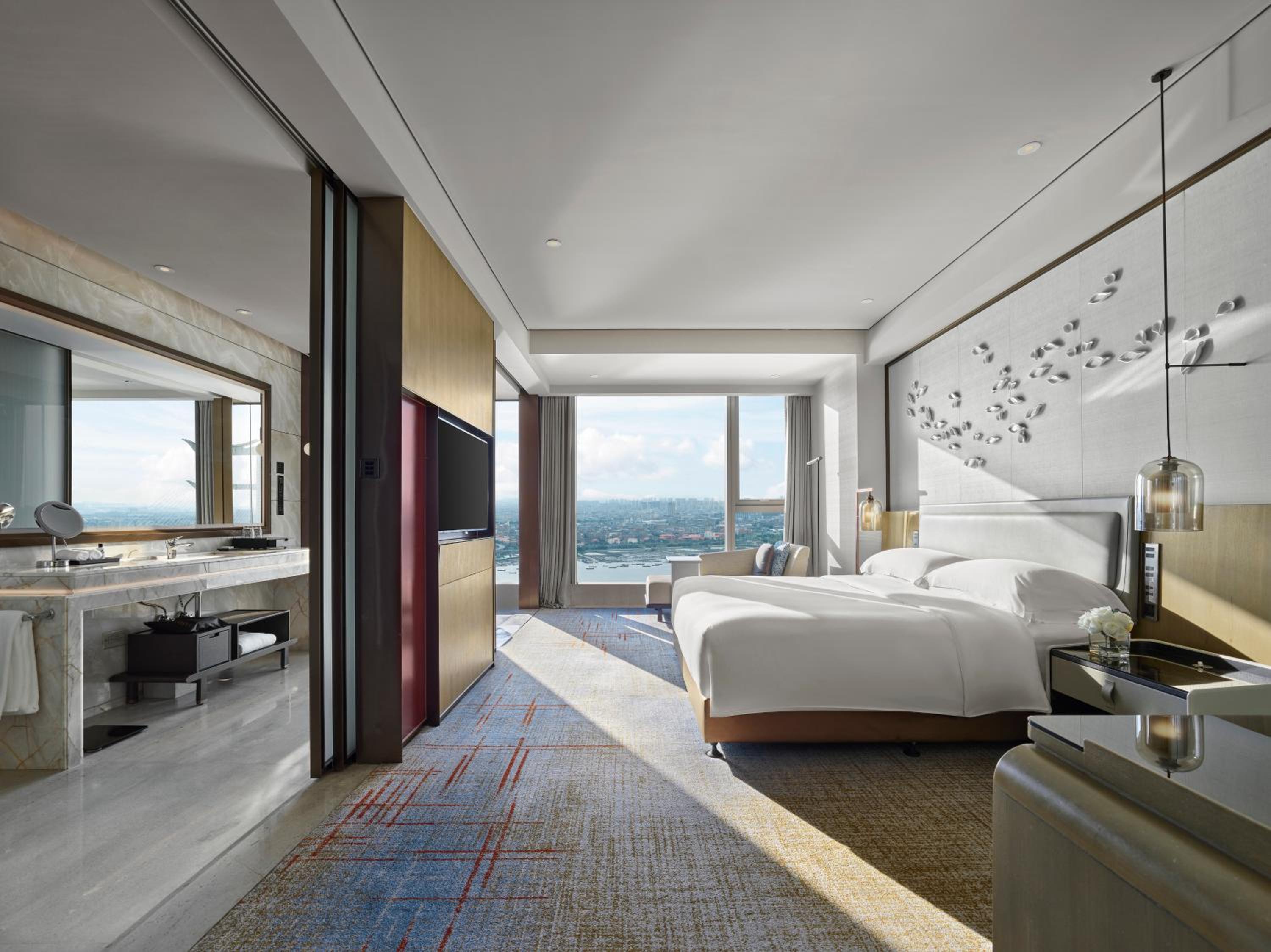 Classic King Room with River View - High Floor