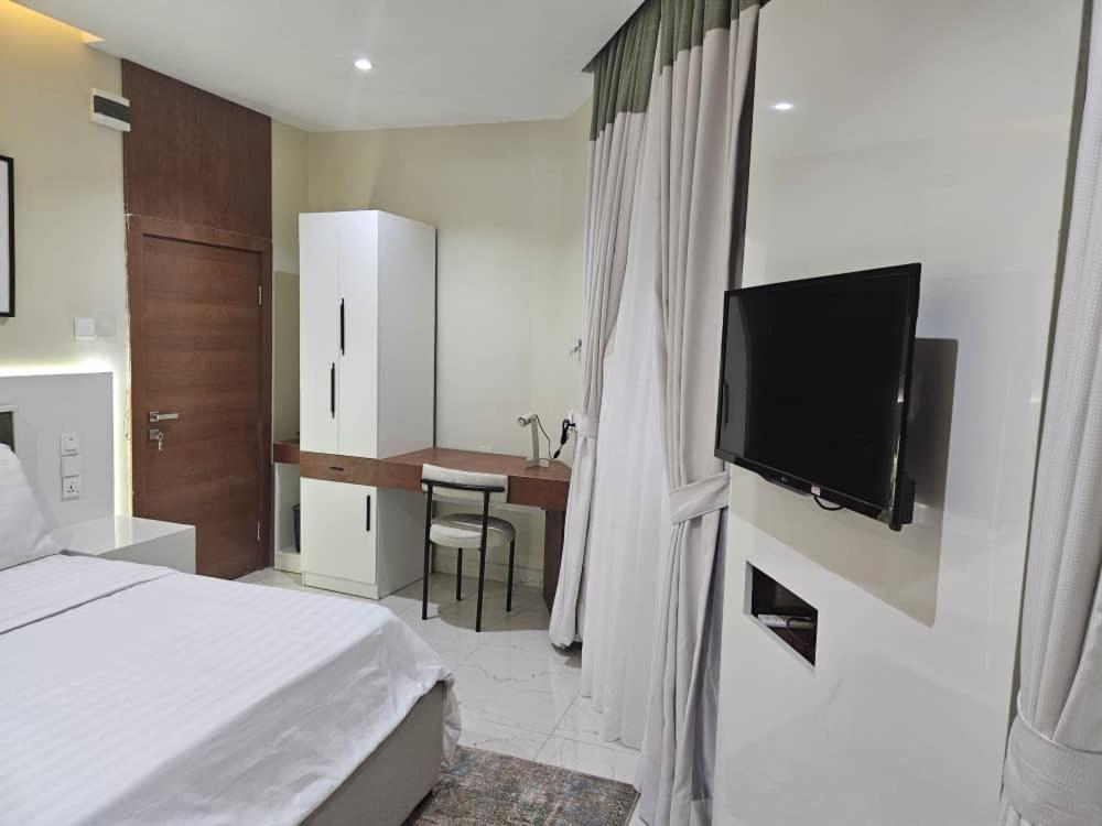 Deluxe King Room