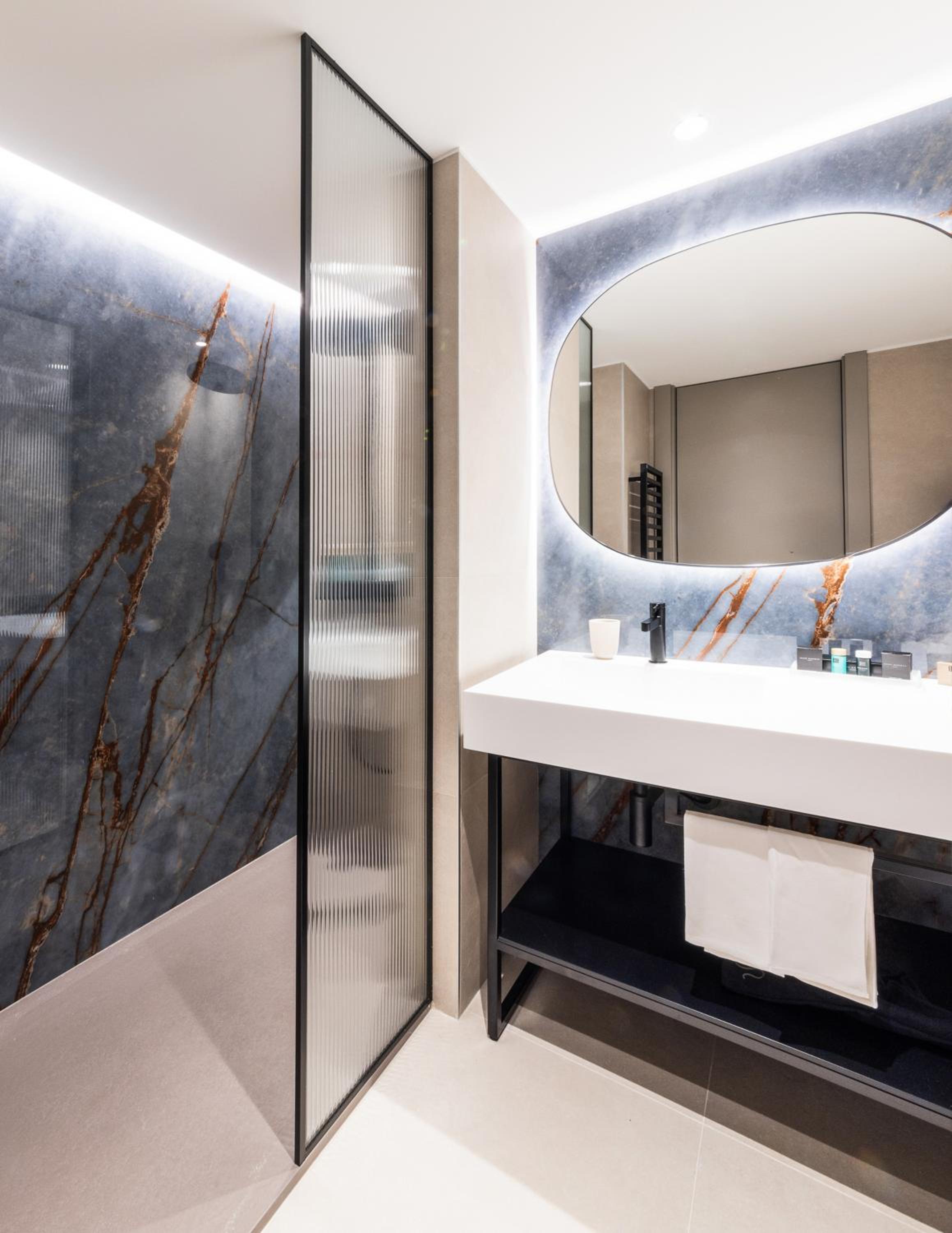 Deluxe Premium Double or Twin Room with Pool View photo 3