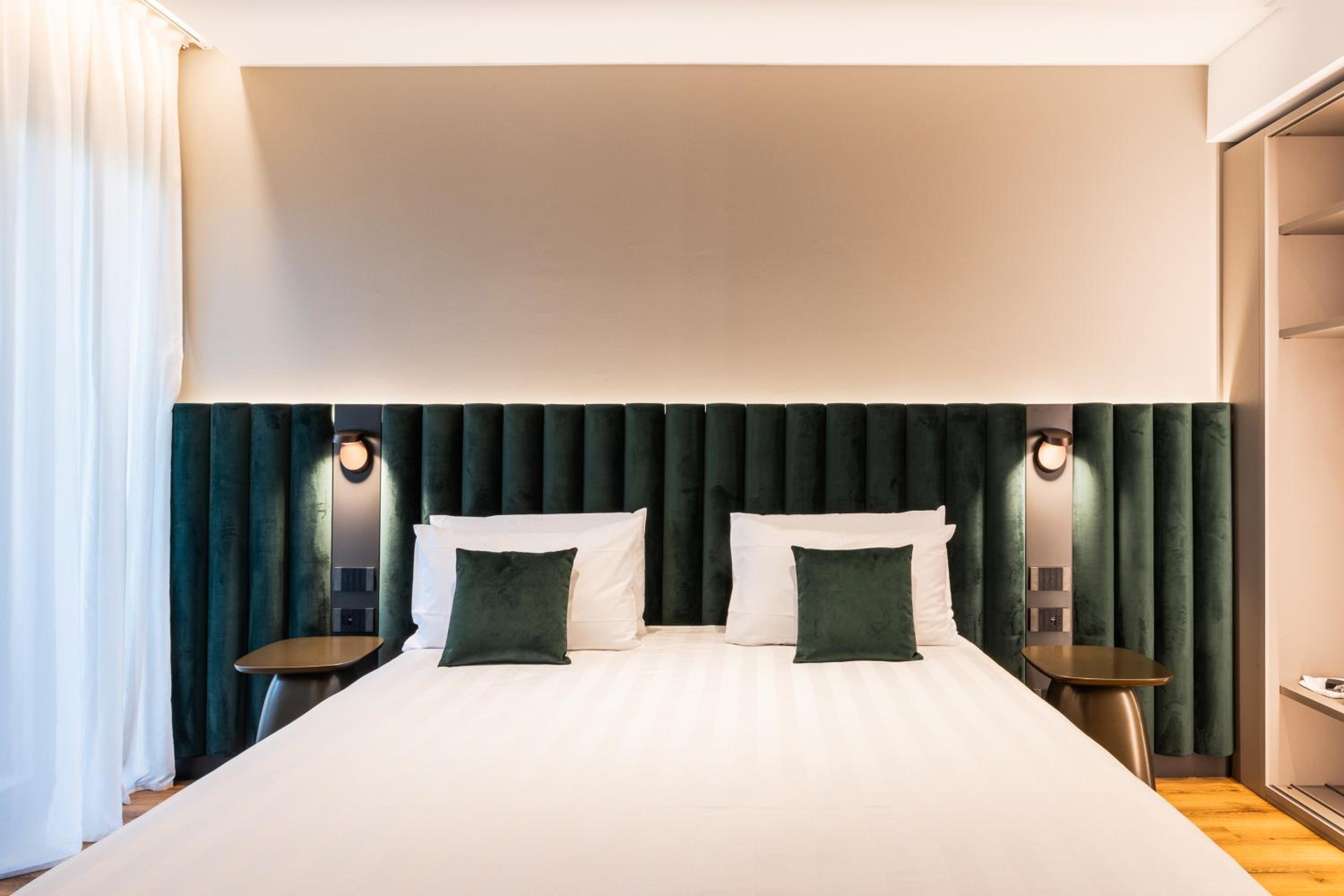 Deluxe Premium Double or Twin Room with Garden View photo 2