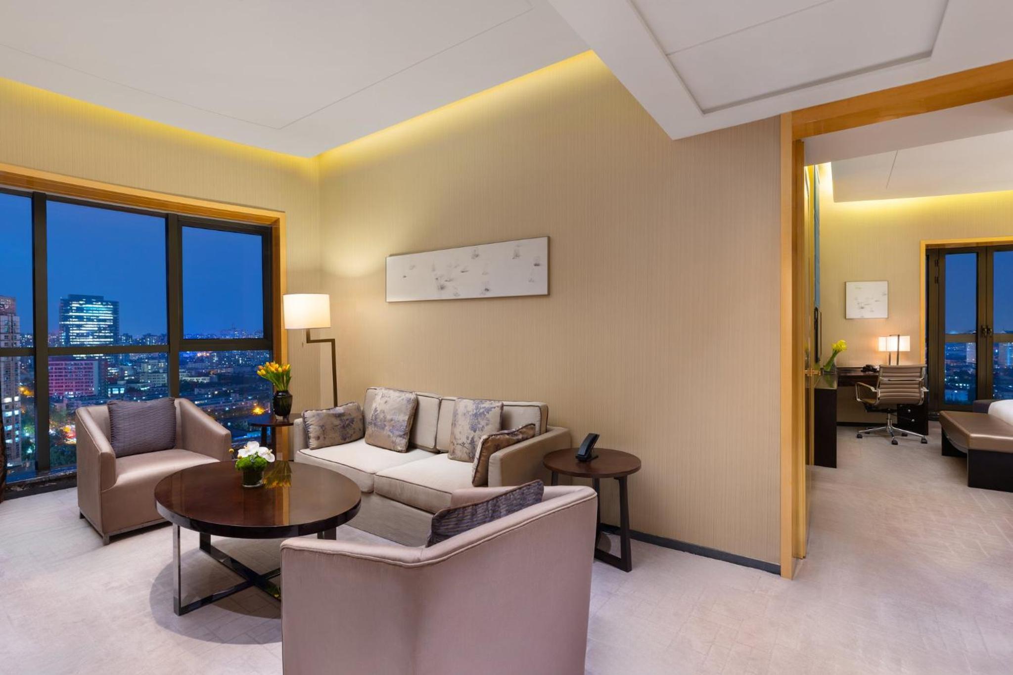 One-Bedroom Suite with Bath View