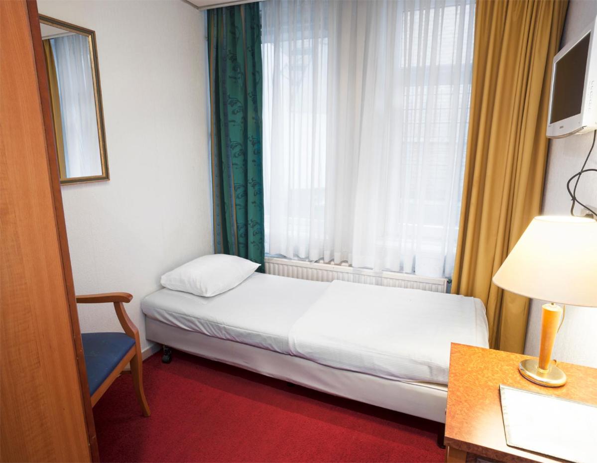 Single Room thumbnail 6