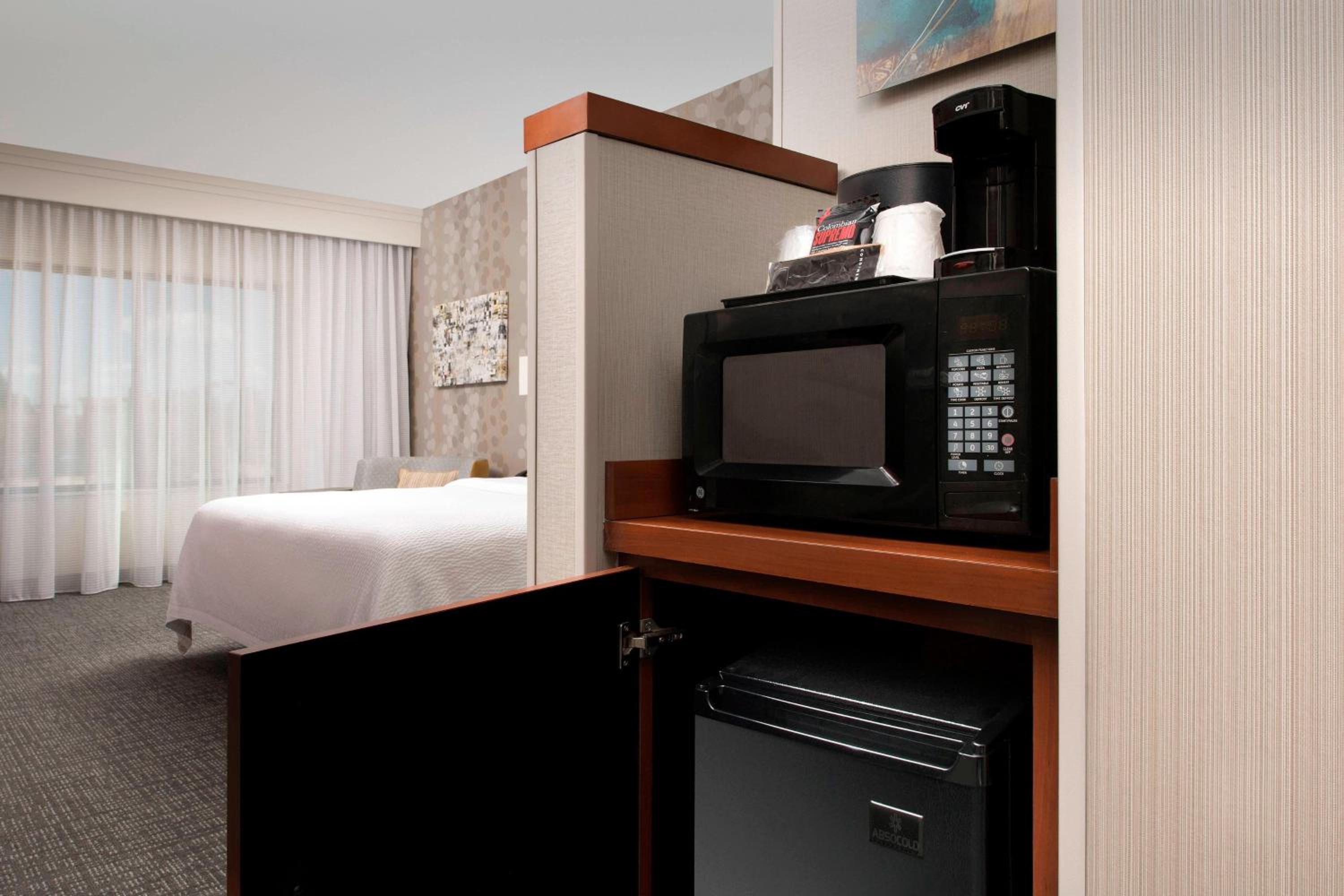 King Room with Sofa Bed - Photo 3