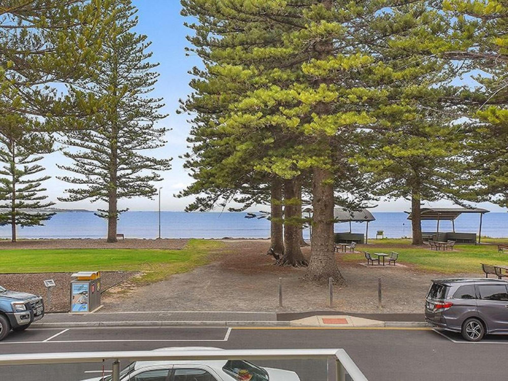 Apartment with Sea View photo 3