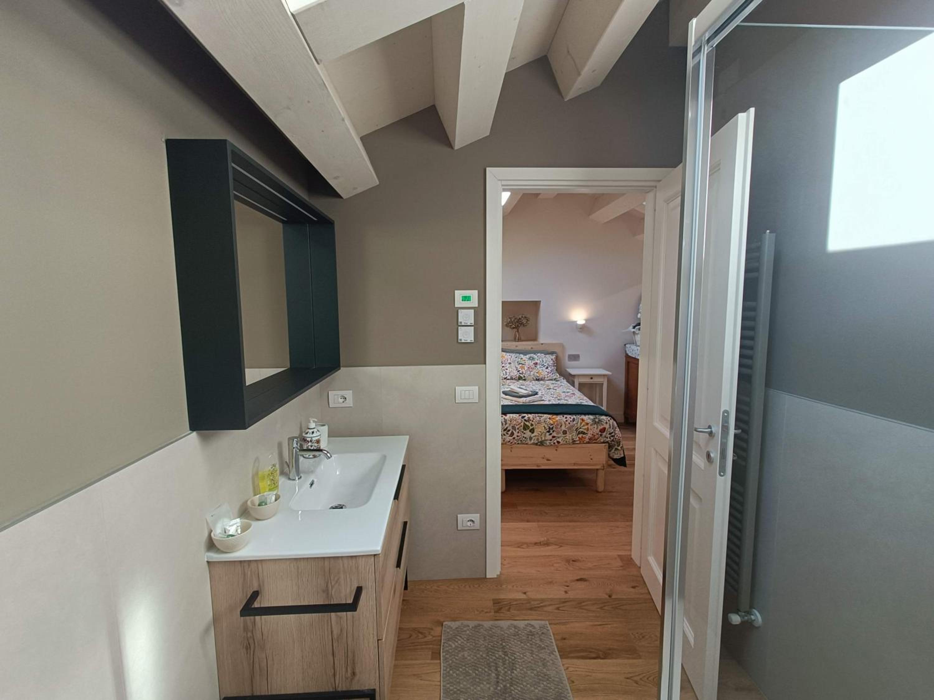 Large Double Room photo 3