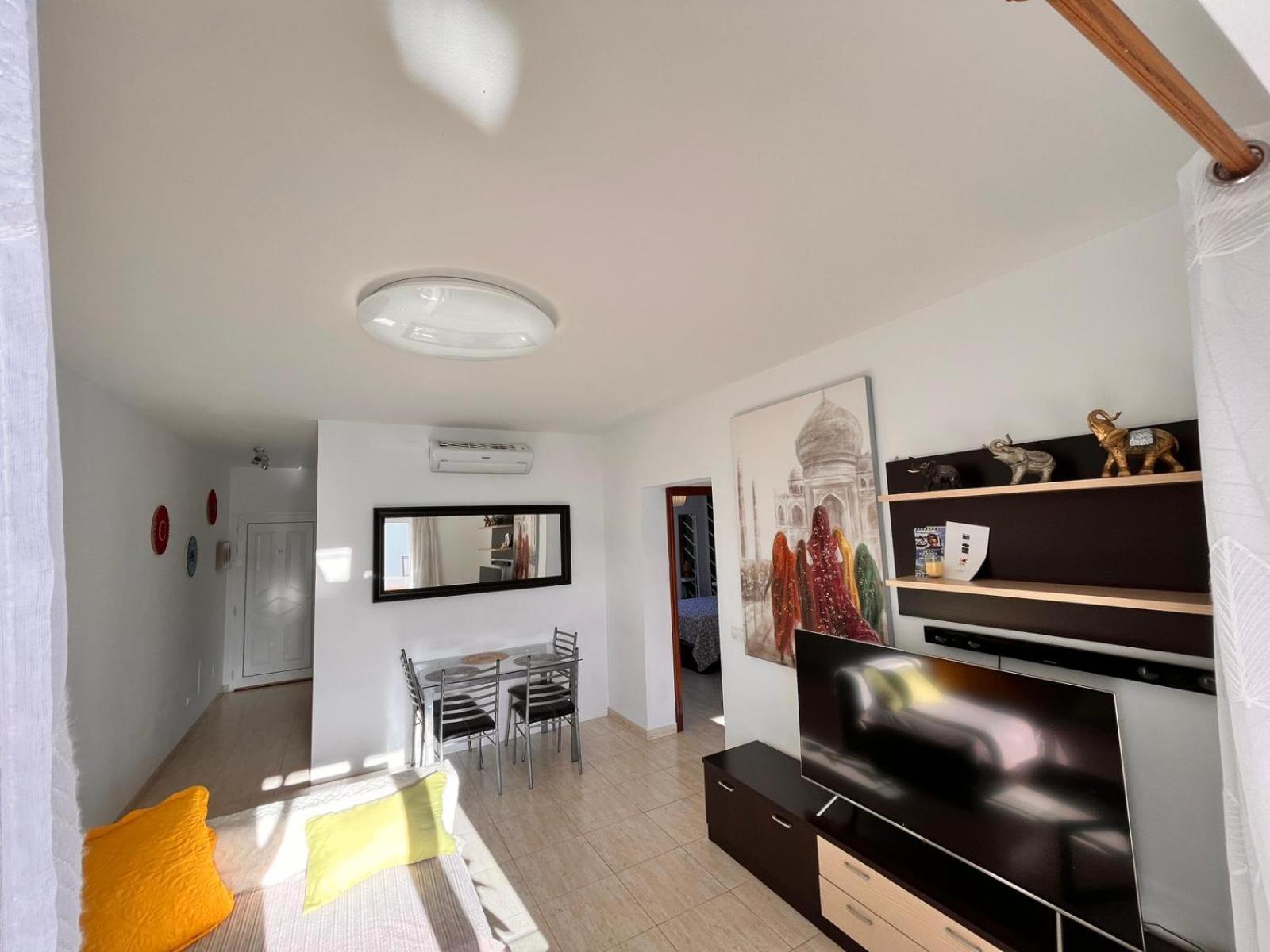 Apartamento de dos habitaciones con balcón y terraza