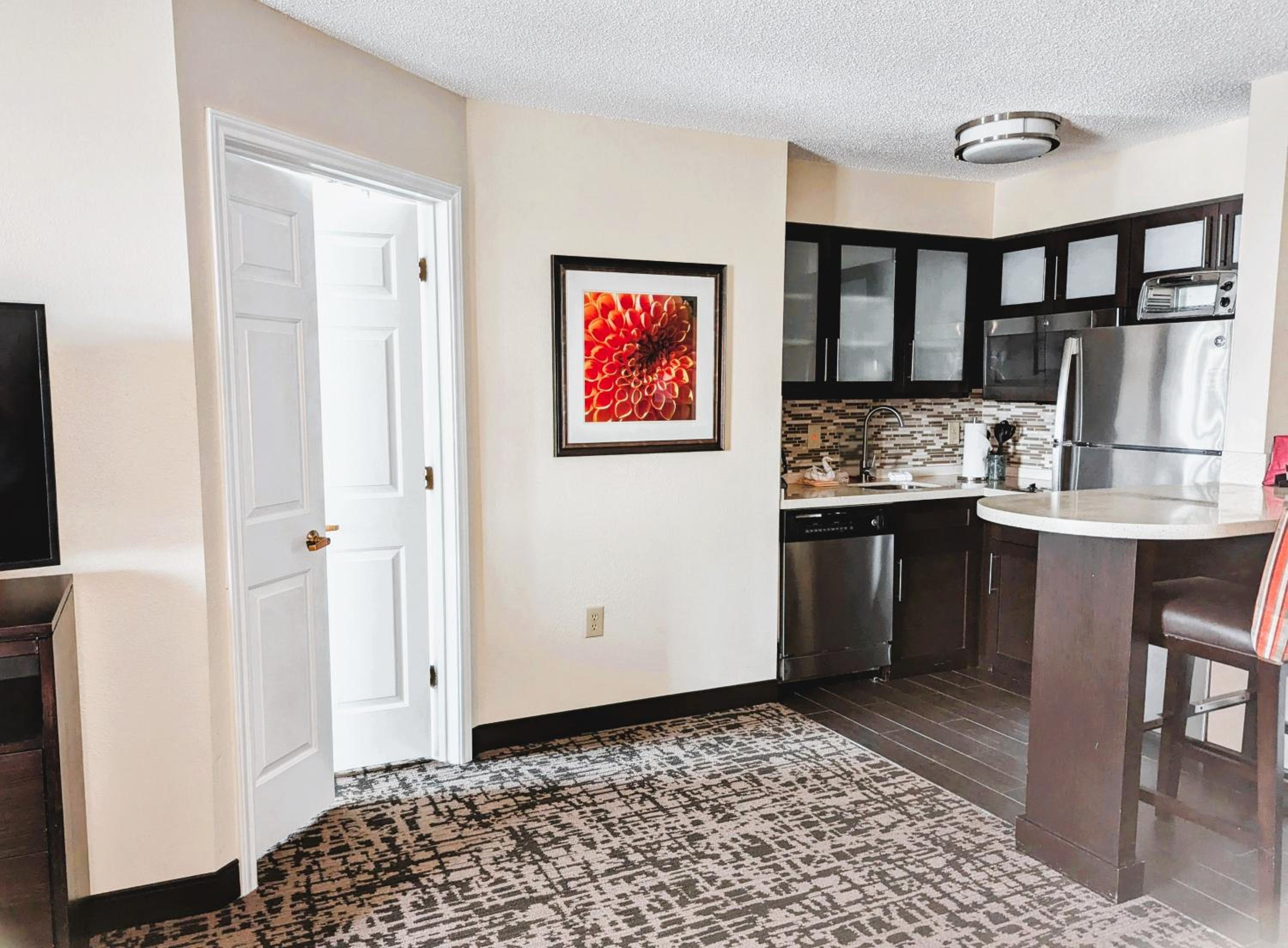 One-Bedroom King Suite - Photo 5
