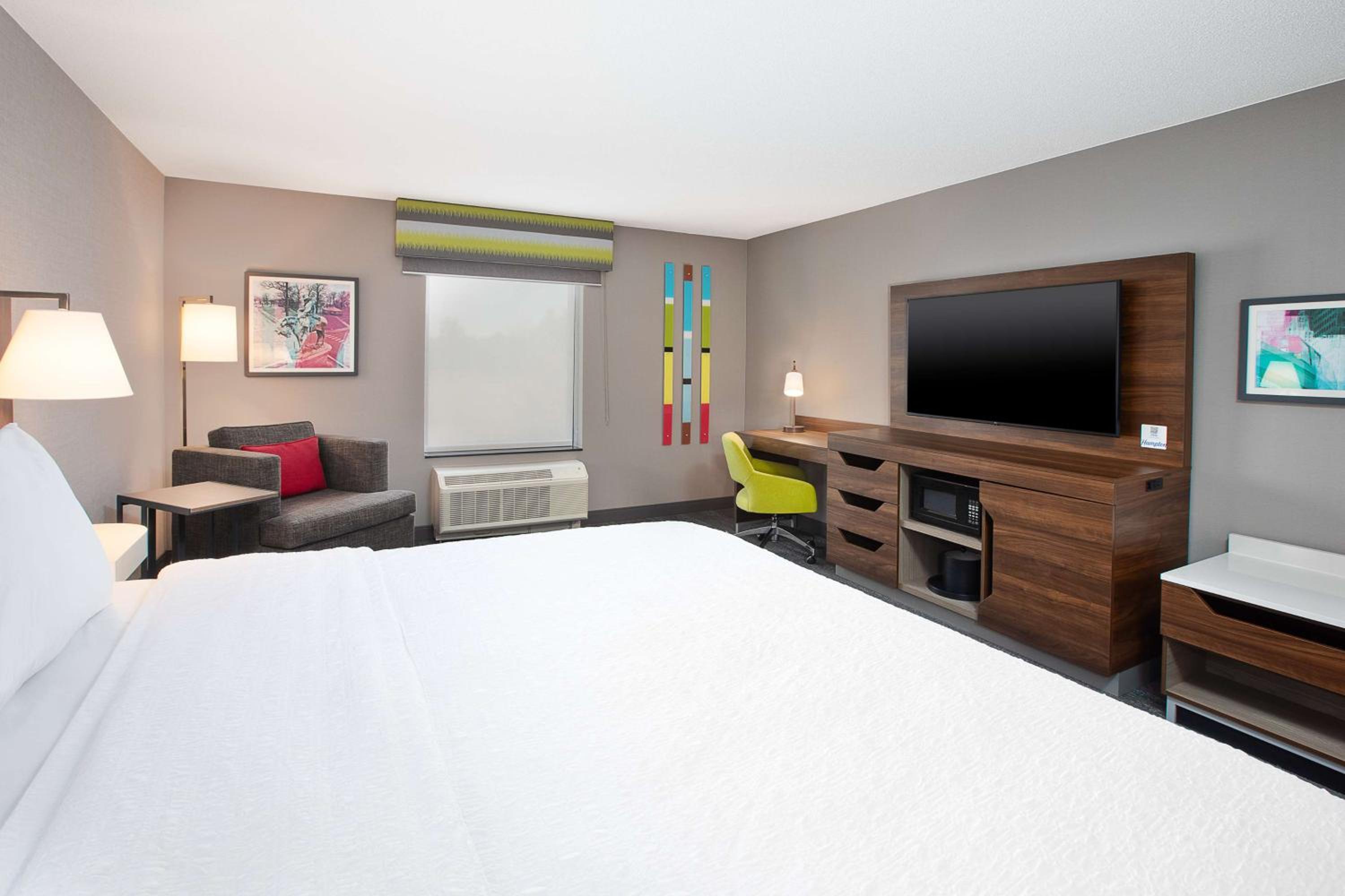 King Room with King Bed - Non-Smoking - Photo 1