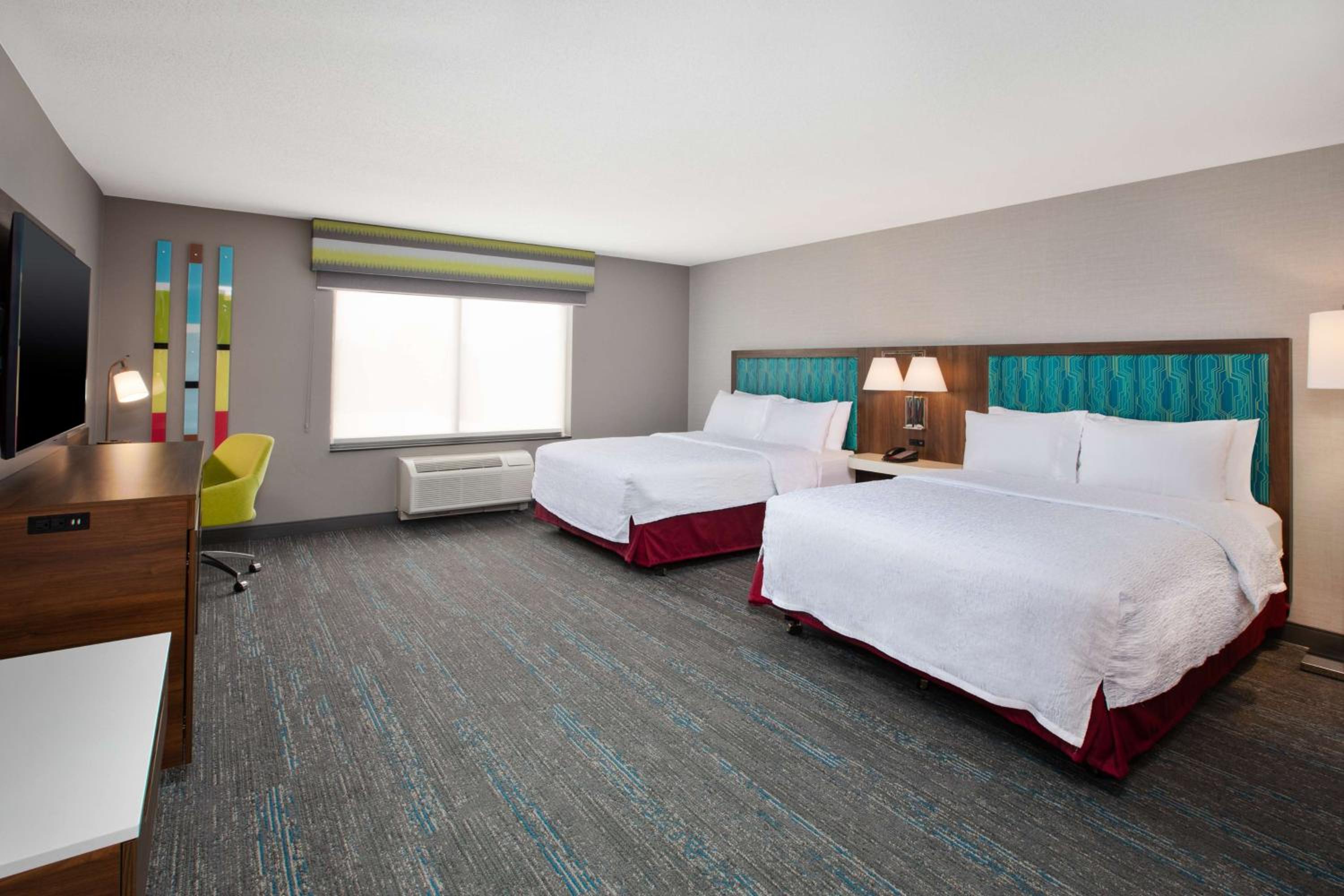 Queen Room with Two Queen Beds - Mobility Access/Non-Smoking - Photo 2