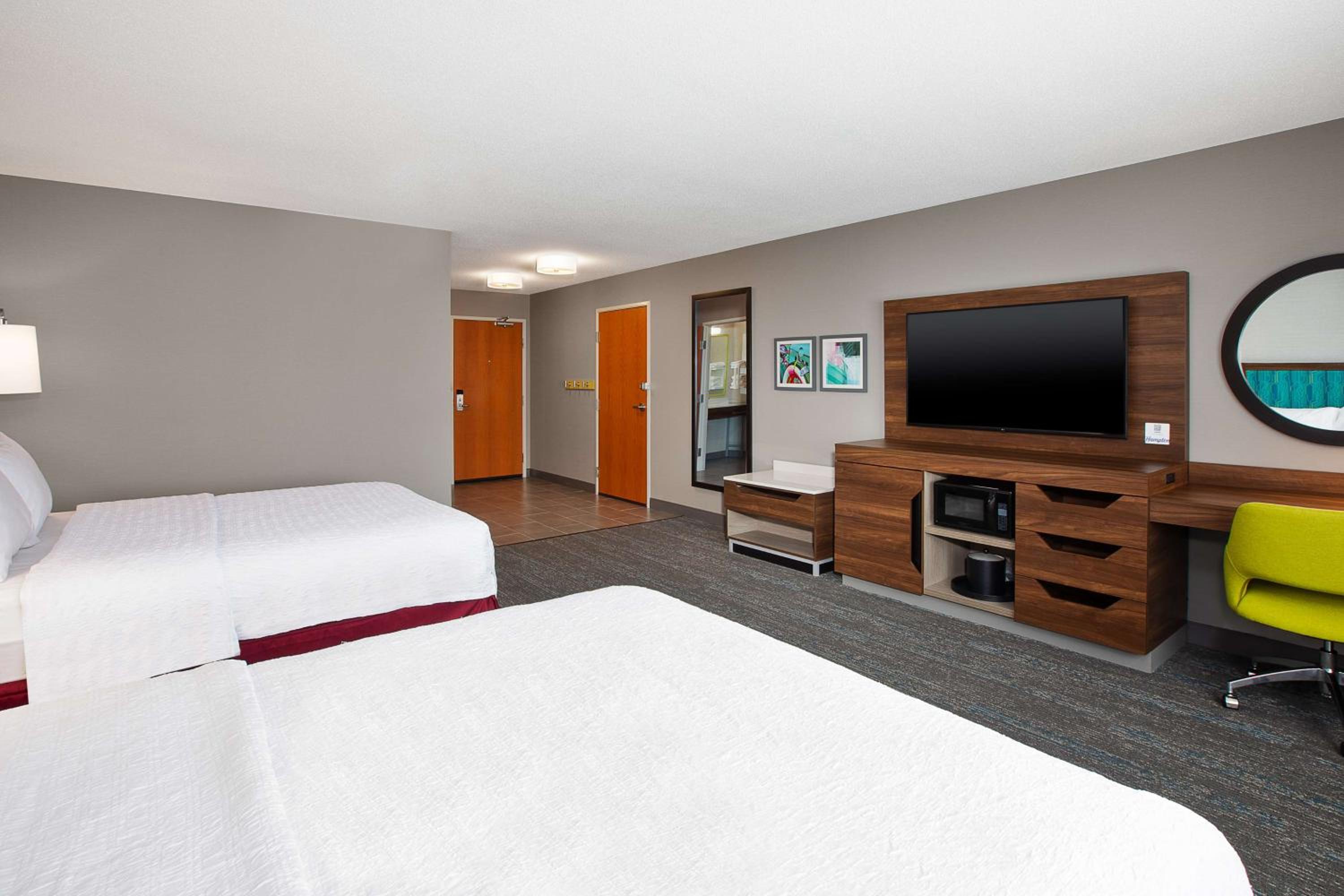 Queen Room with Two Queen Beds - Mobility Access/Non-Smoking - Photo 1