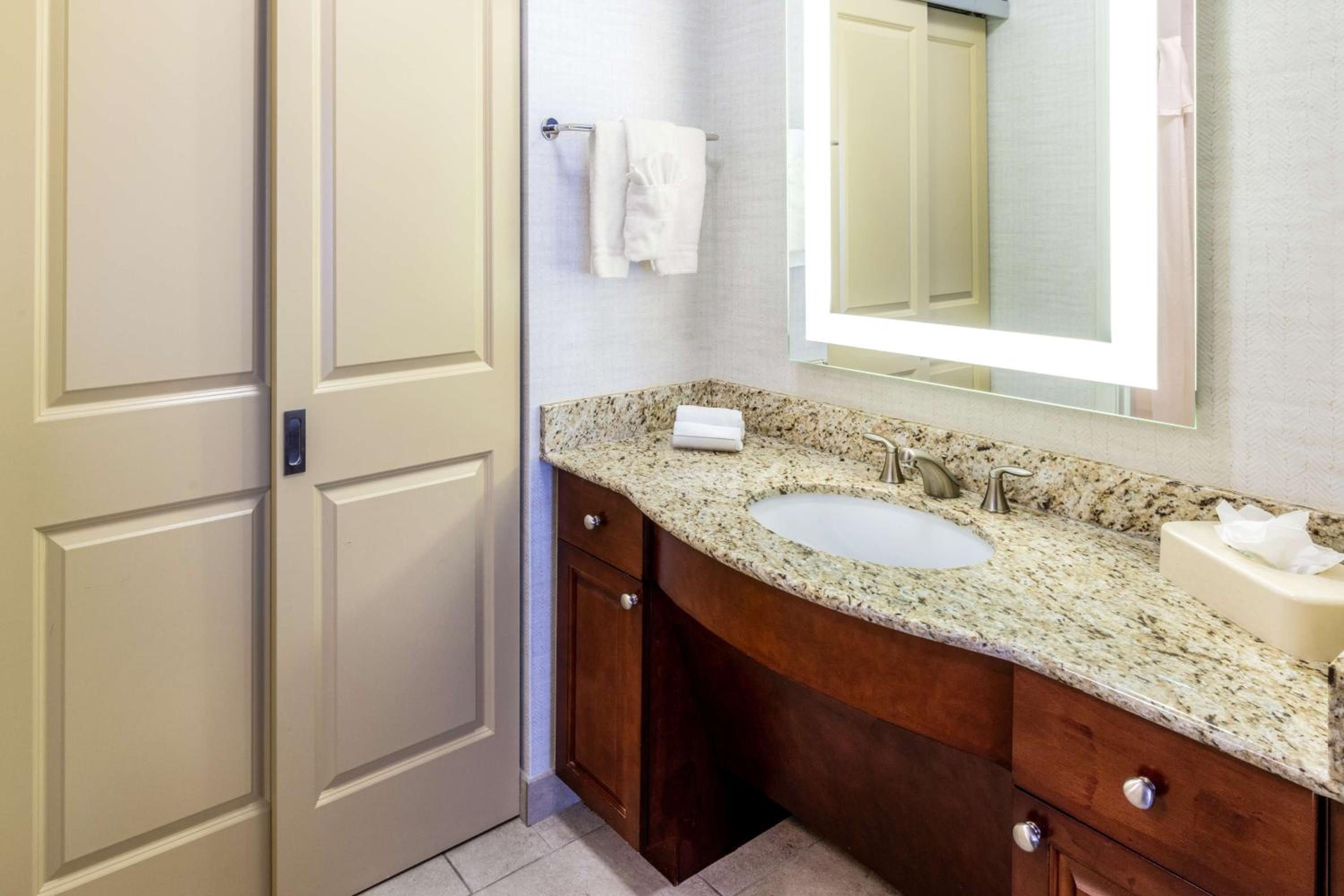 One-Bedroom King Suite - Non-Smoking - Photo 6