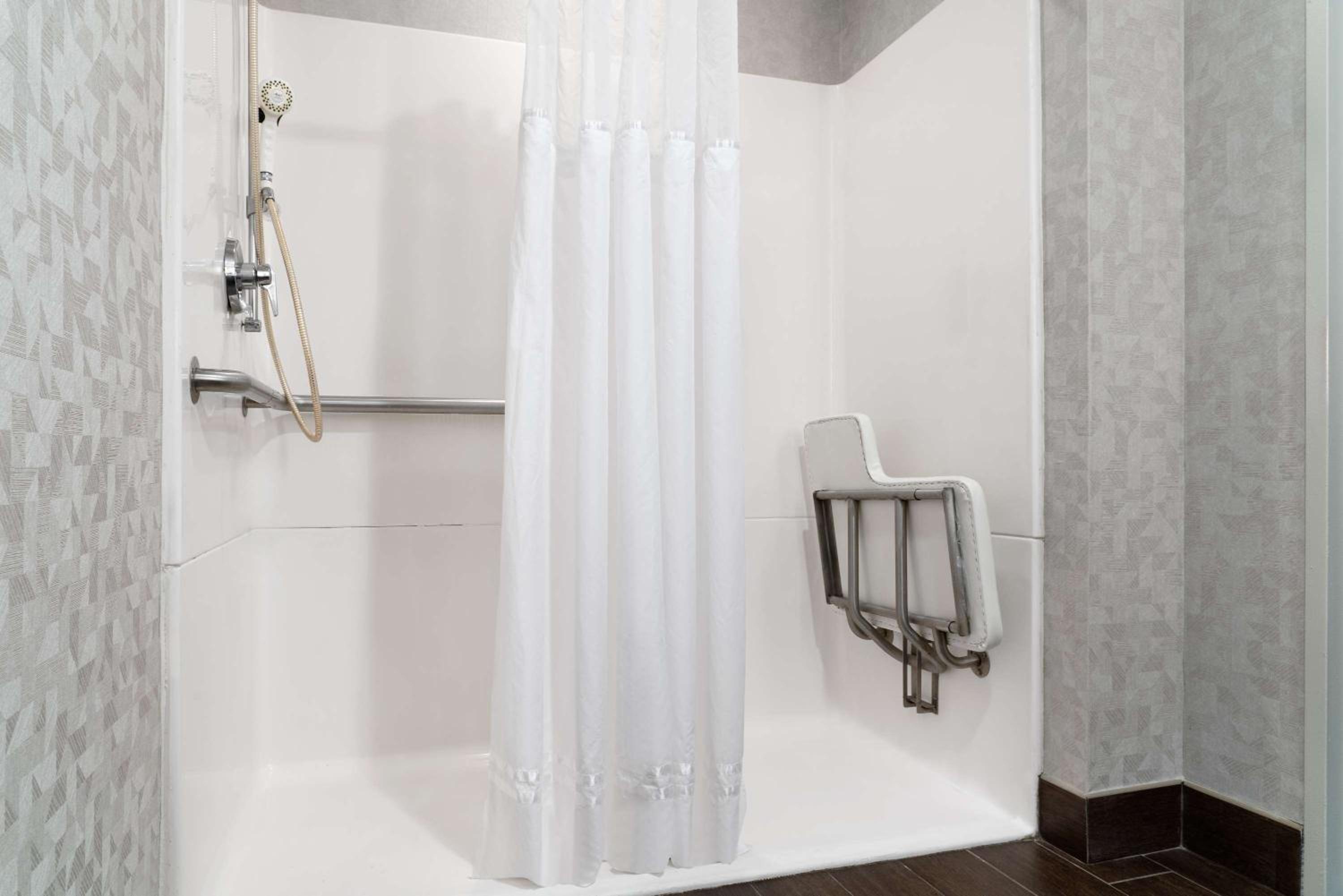 Double Room - Disability Access with Roll in Shower - Non-Smoking photo 2