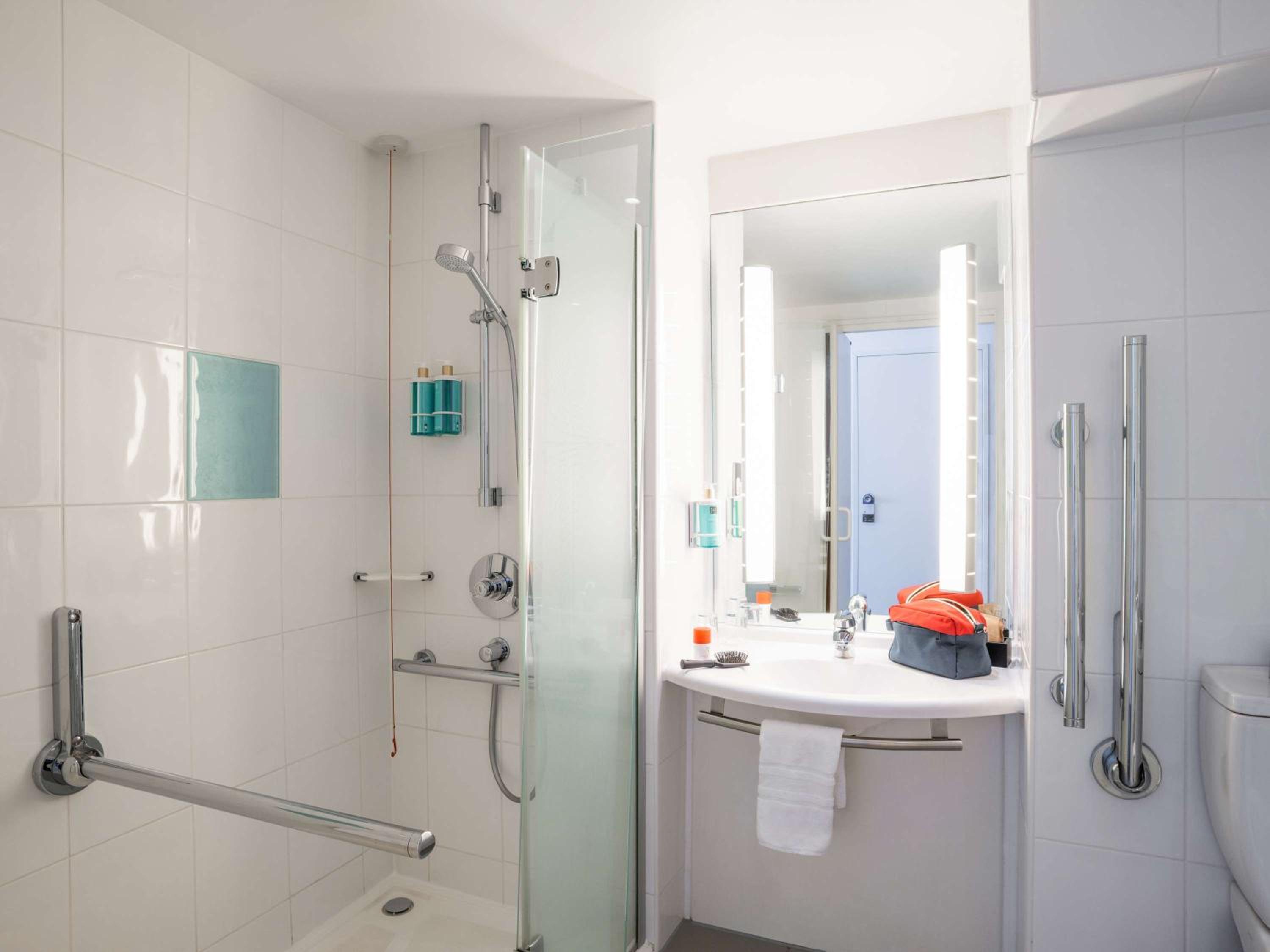 Standard Double Room - Disability Access - Photo 6
