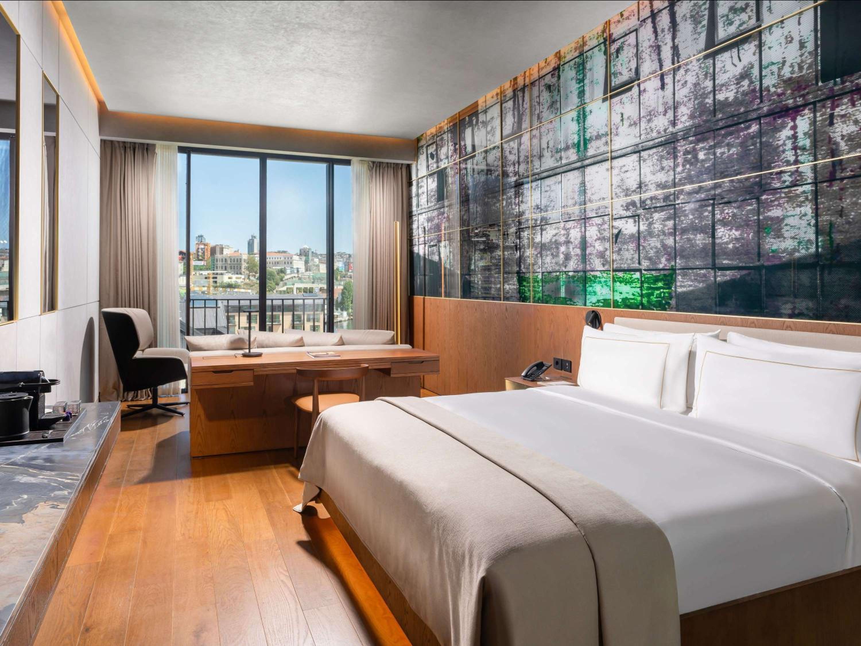 One-Bedroom Premium Suite with Partial Sea View and Balcony - Nickelodeon Play Access