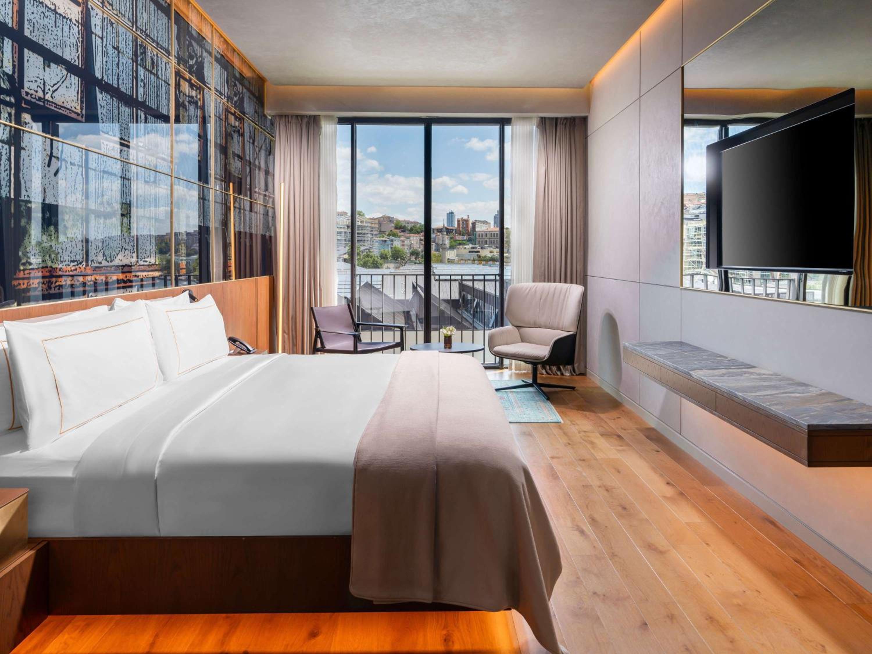 One-Bedroom Premium Suite with Partial Sea View and Balcony - Nickelodeon Play Access photo 2