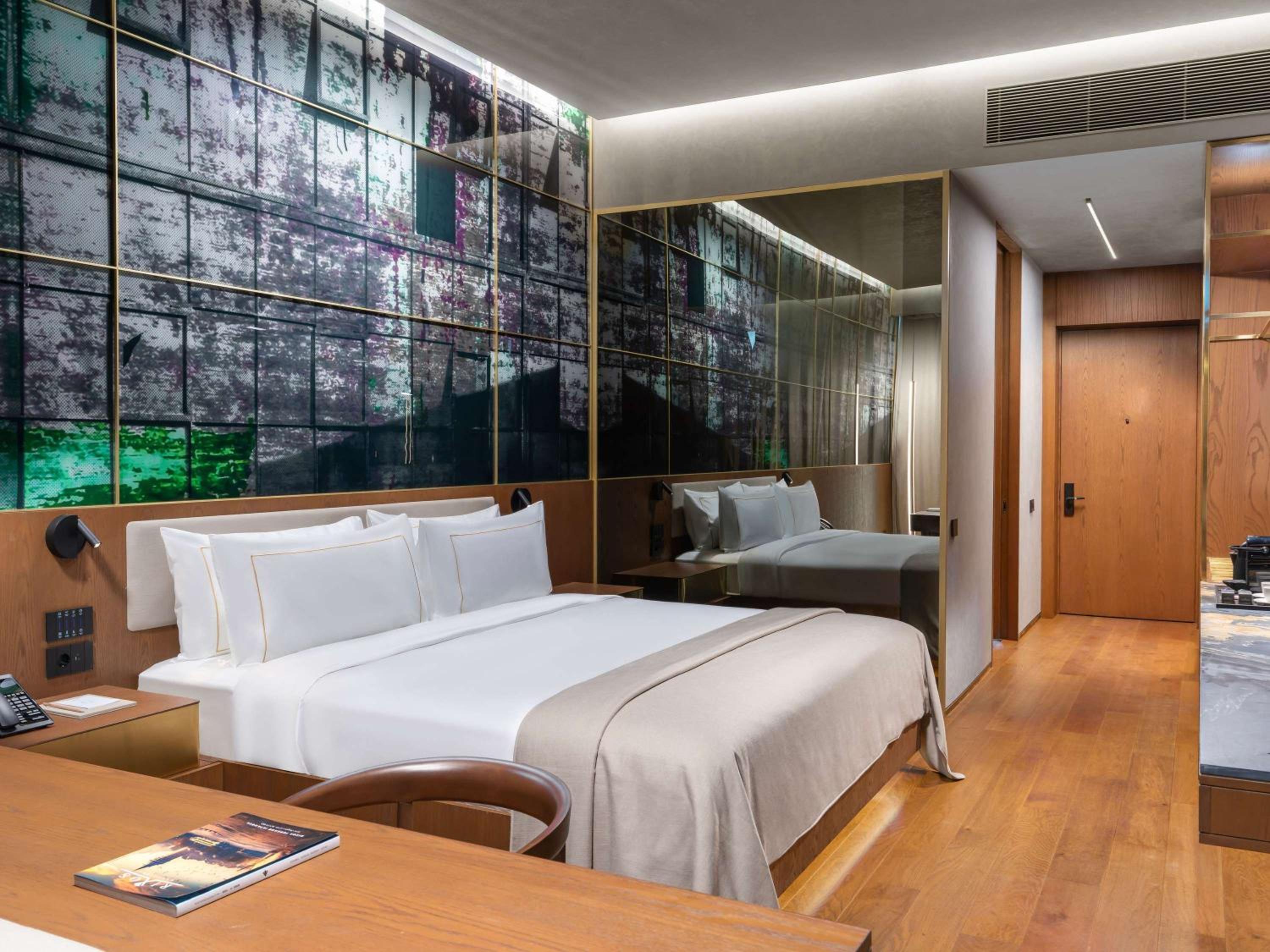 One-Bedroom Premium Suite with Partial Sea View and Balcony - Nickelodeon Play Access photo 3