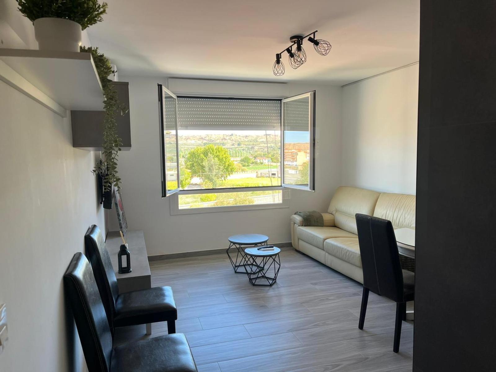 Apartamento de dos habitaciones con vista al río