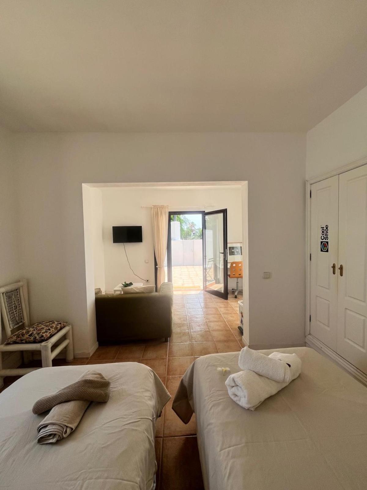 One-Bedroom Apartment photo 2