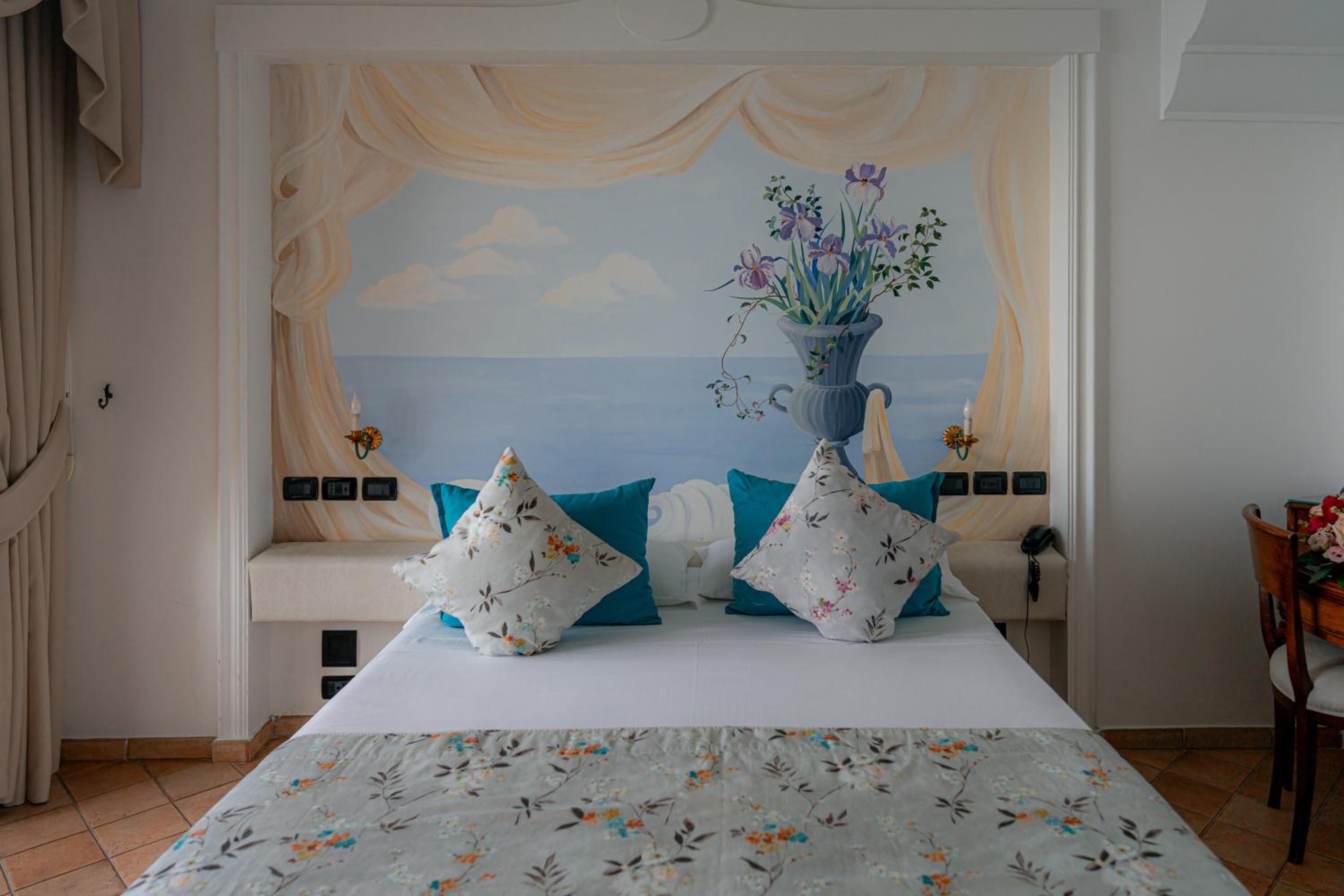 Deluxe Double Room with Terrace - Photo 8