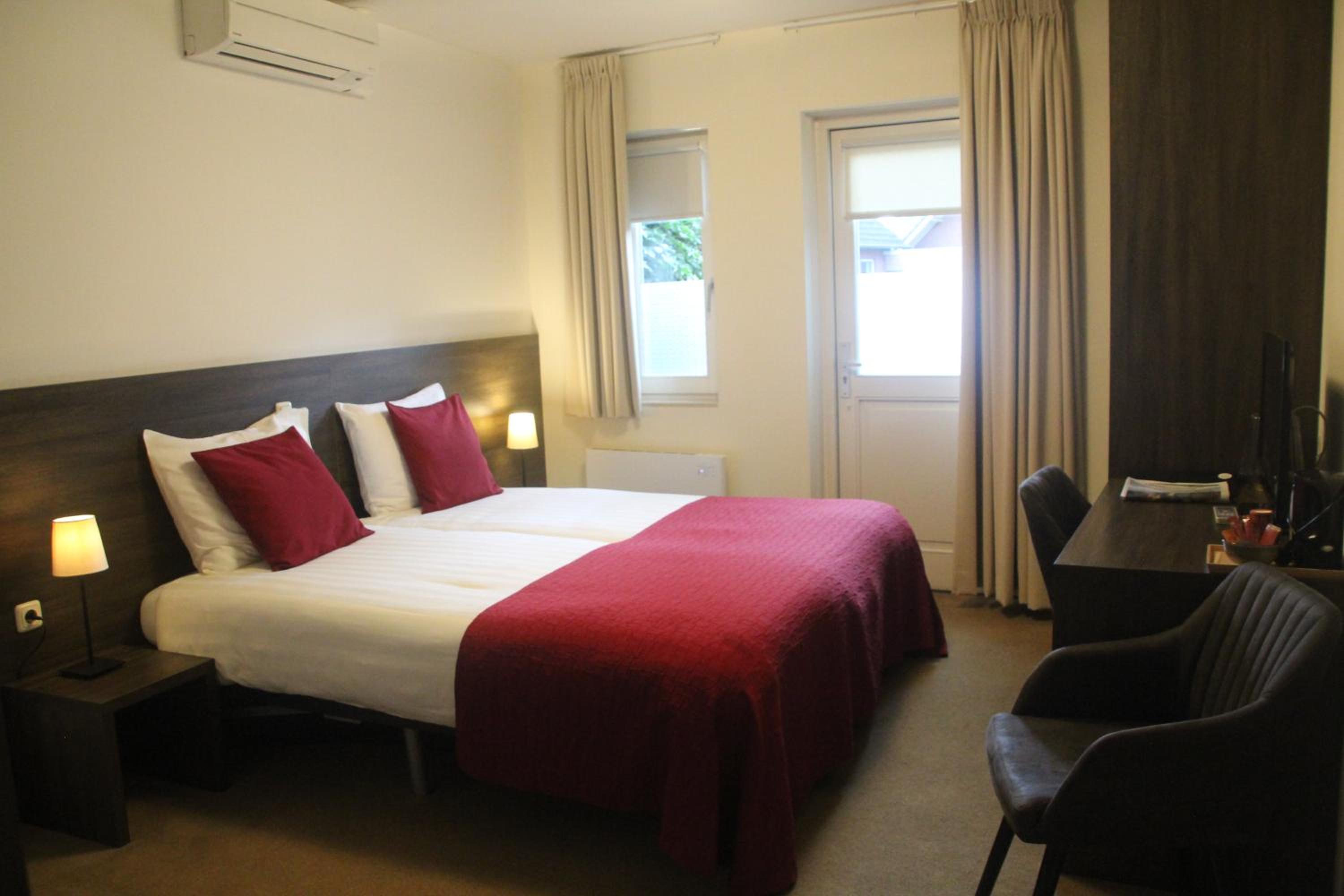 Double Room - Disability Access photo 2