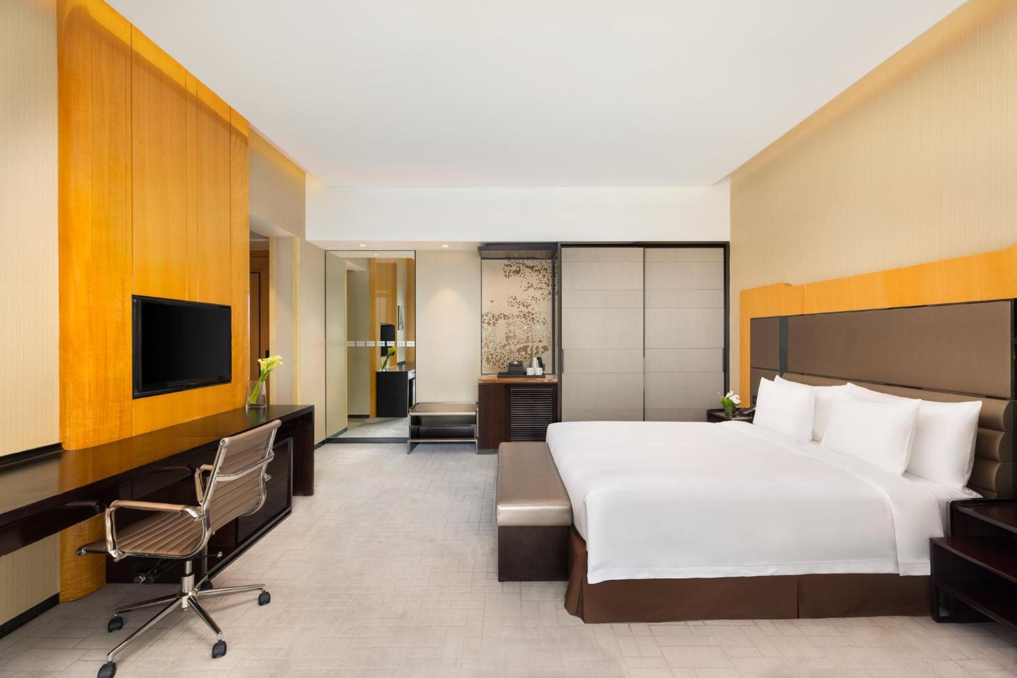 Premium King Room with City View