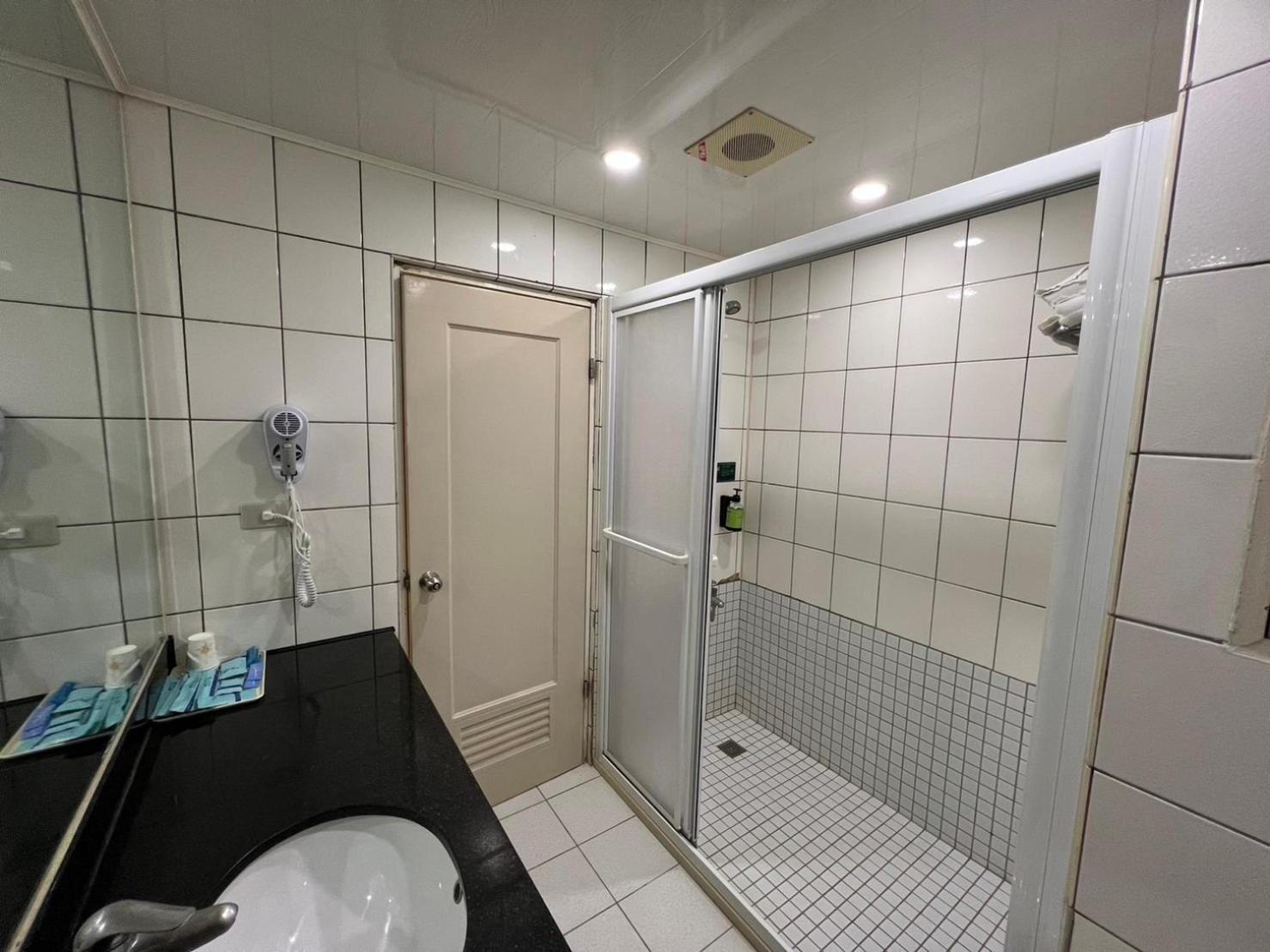 Standard Triple Room - Photo 9
