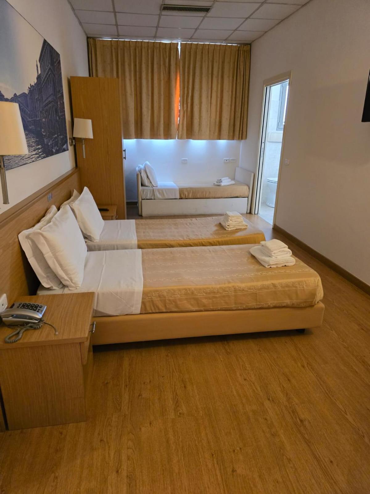 Triple Comfort Room