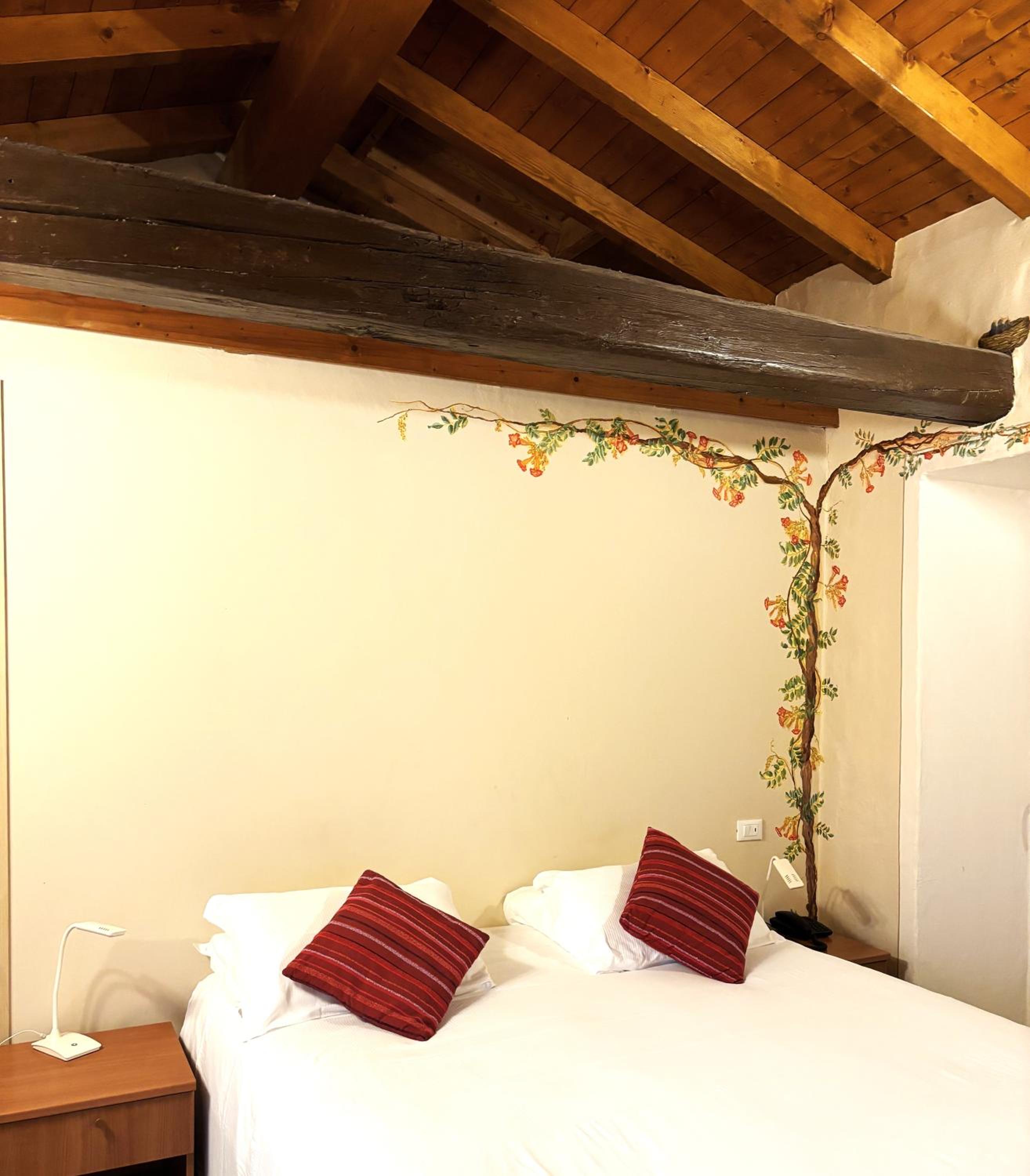 One-Bedroom Apartment with Balcony