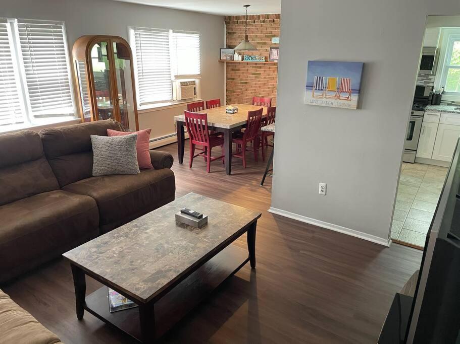 Three-Bedroom Apartment photo 2