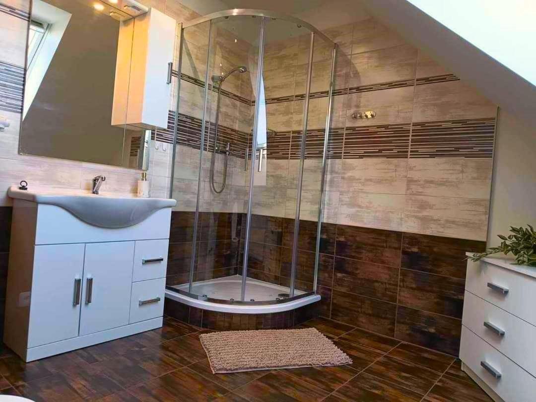Four-Bedroom House photo 3