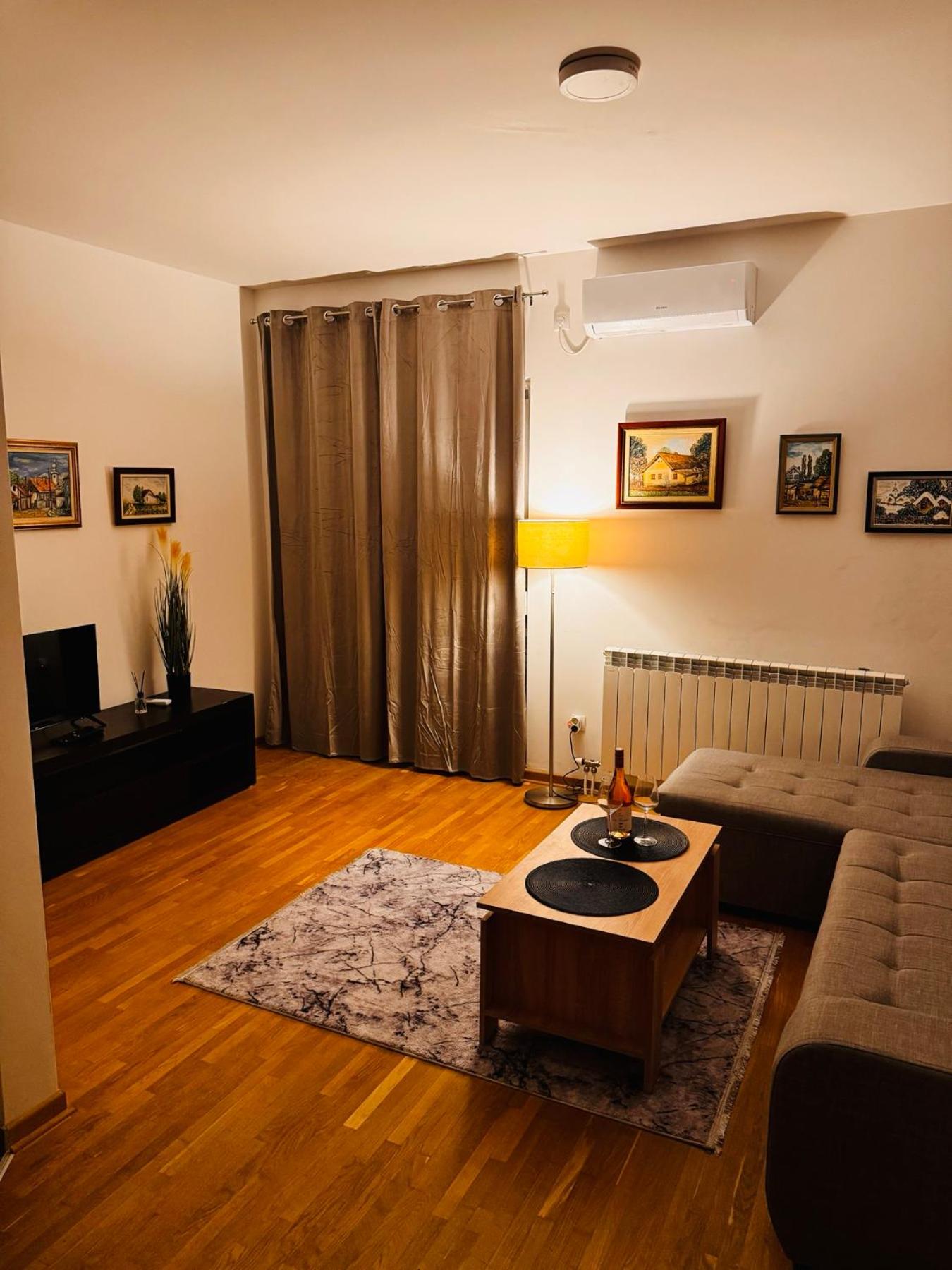 One-Bedroom Apartment photo 2