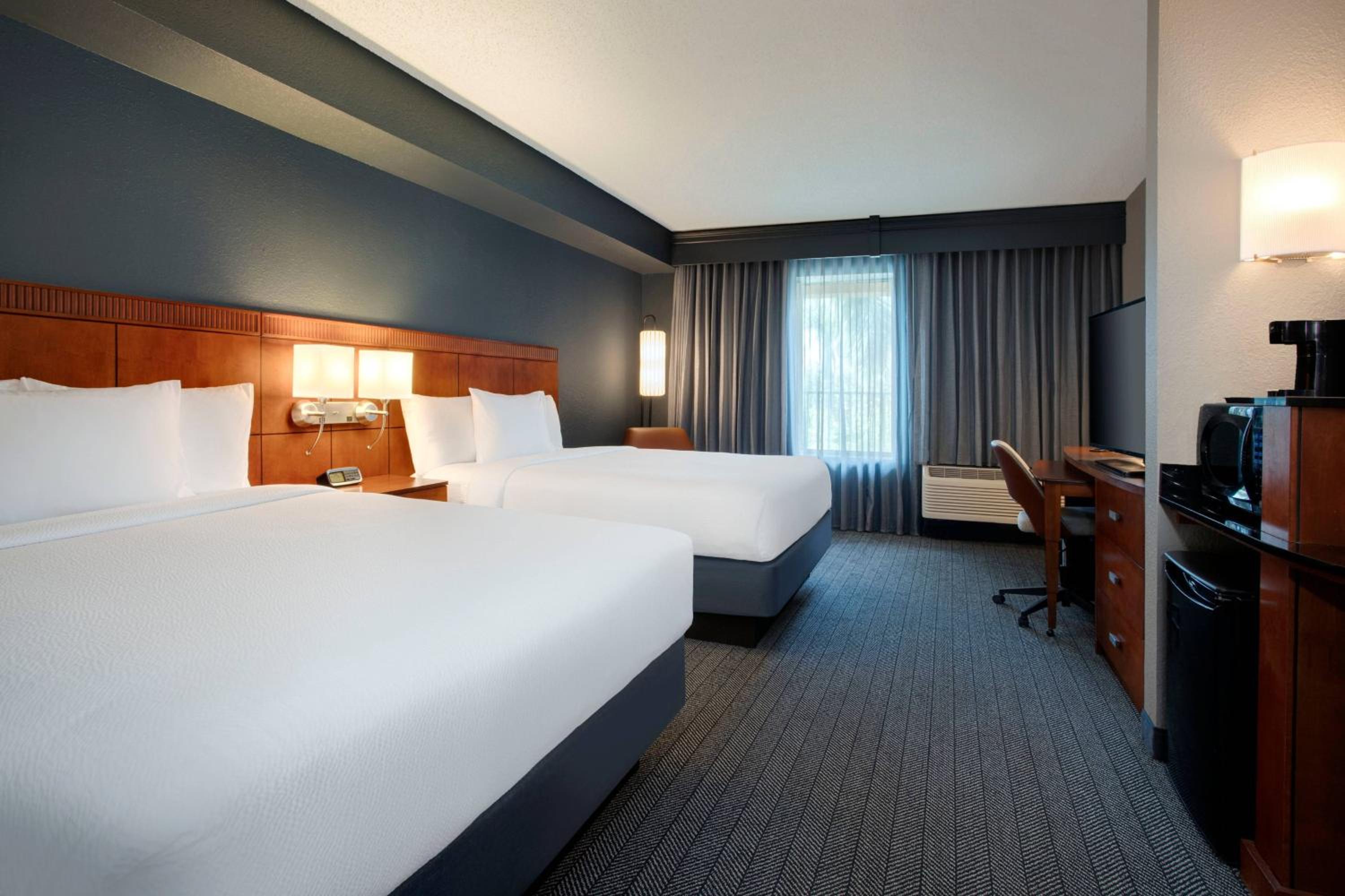 Queen Room with Two Queen Beds - Photo 1