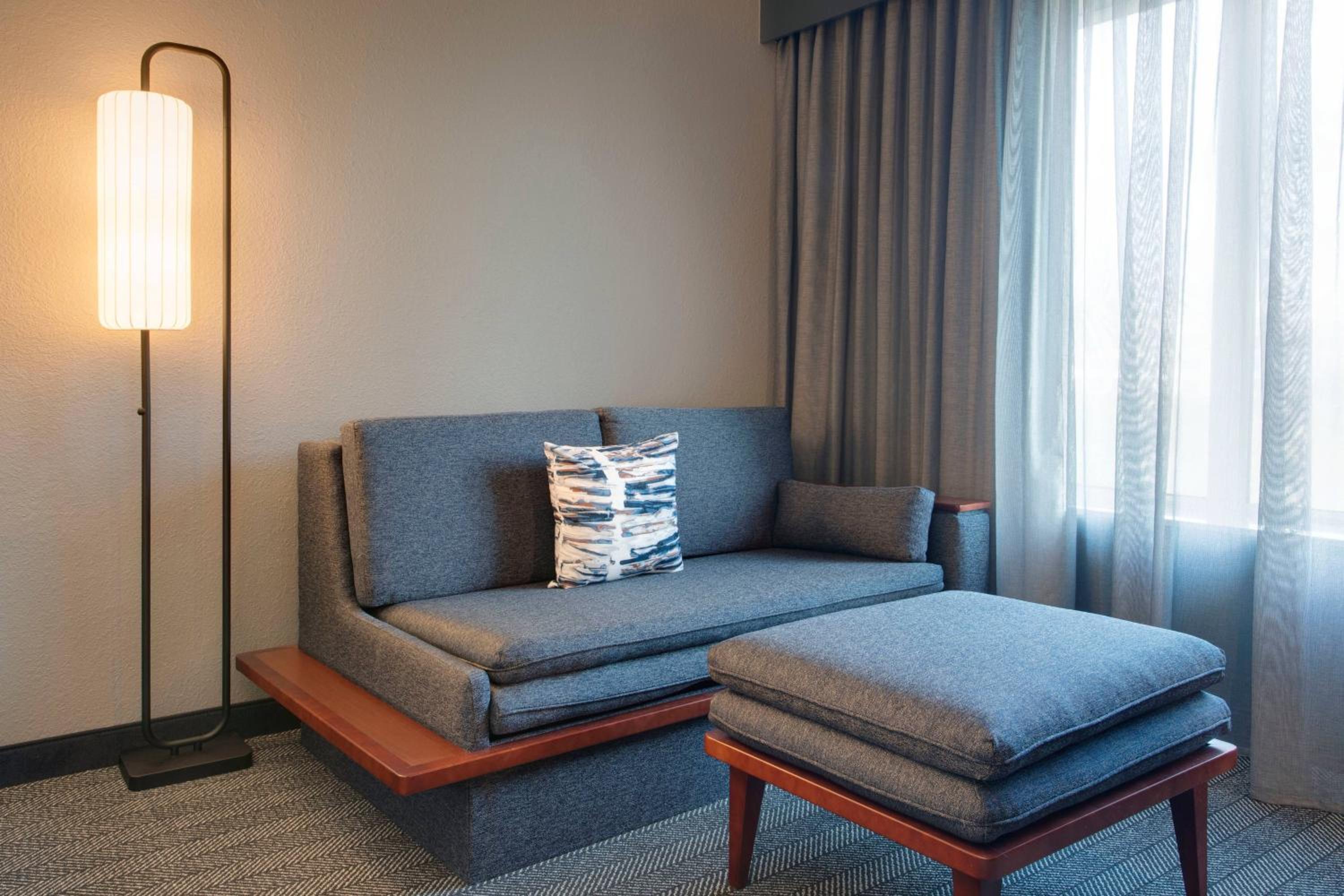 King Room with Sofa Bed - Photo 2