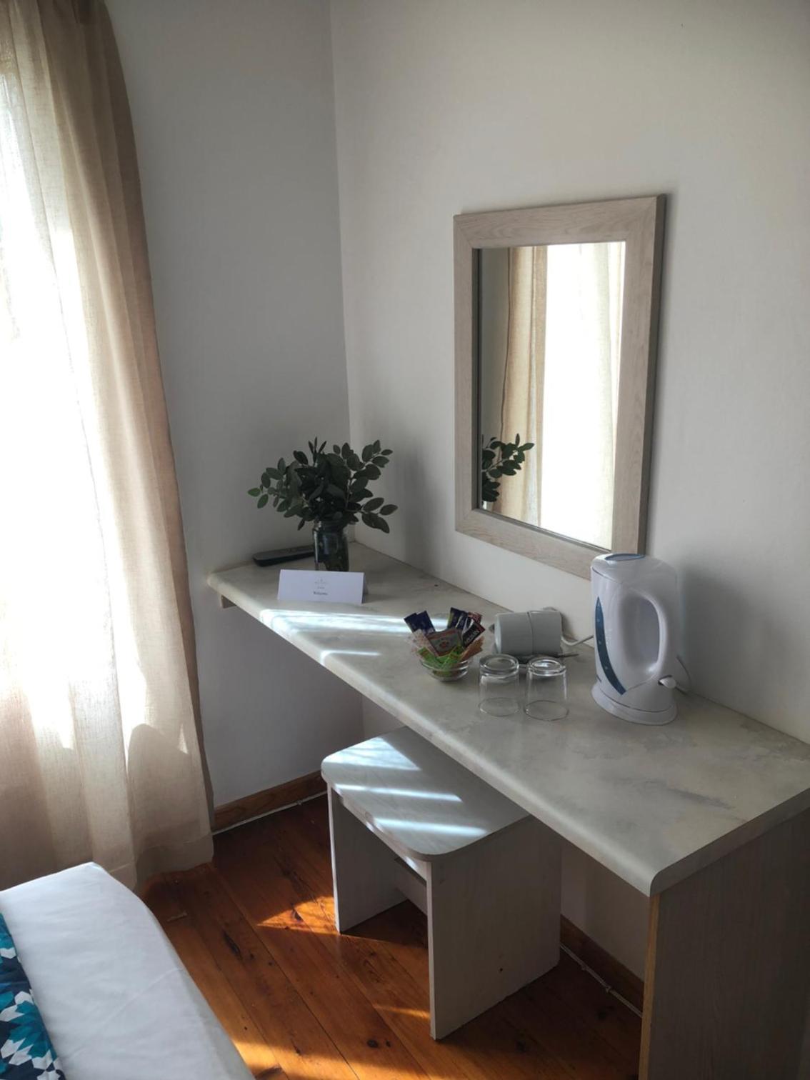 Comfort King Room photo 2