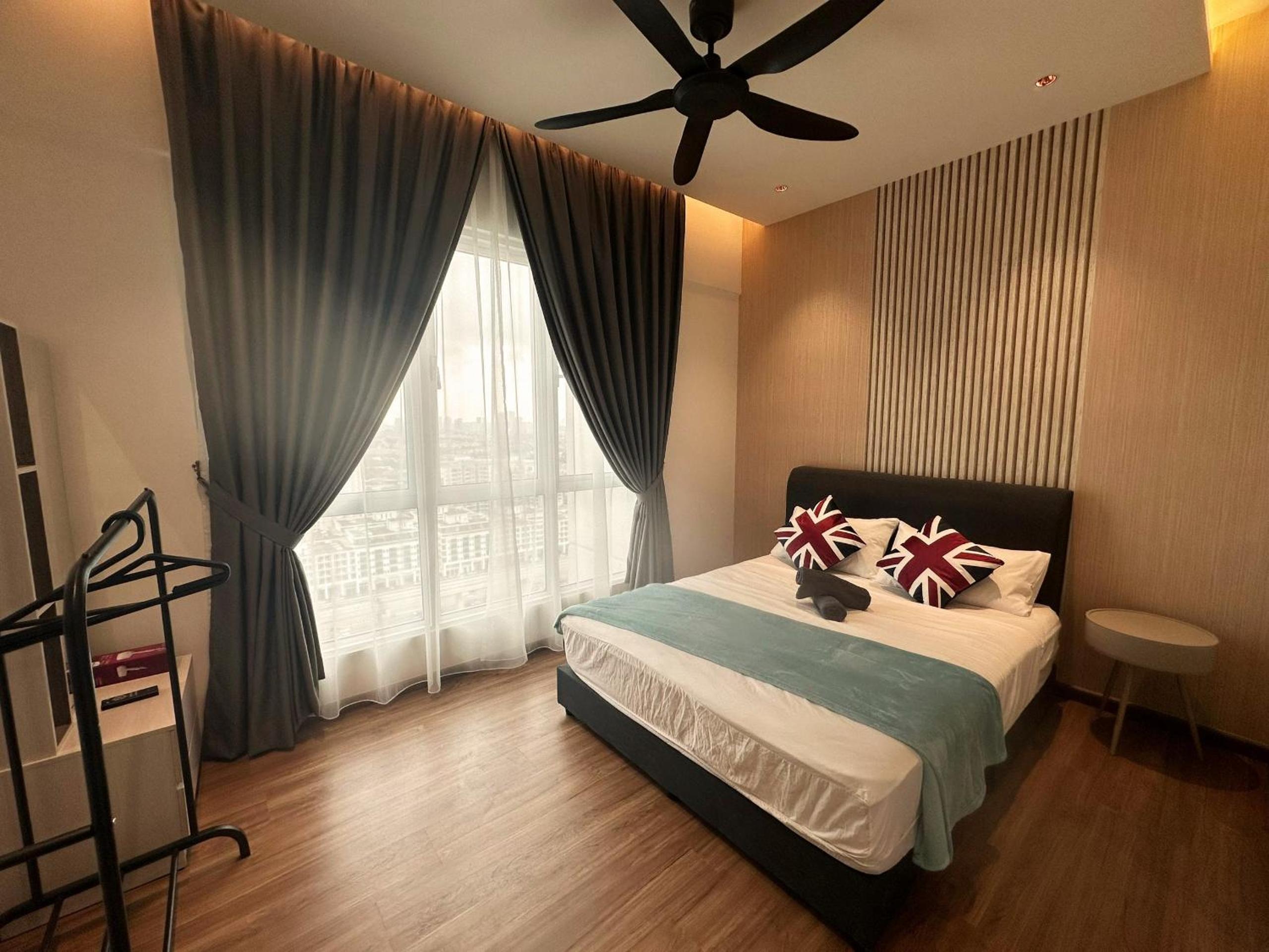 Two-Bedroom Apartment - Photo 2