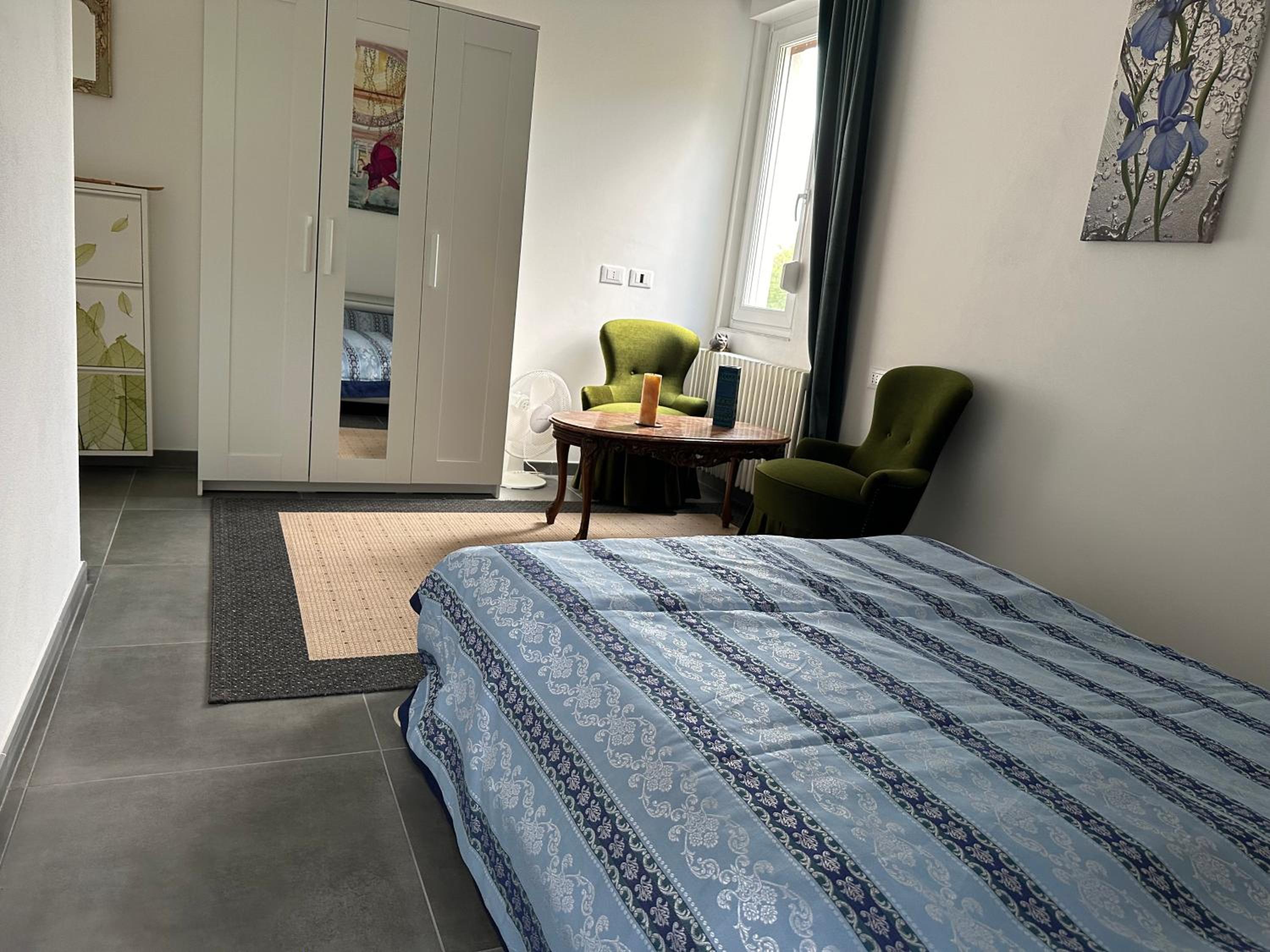 Three-Bedroom Apartment with Balcony photo 2