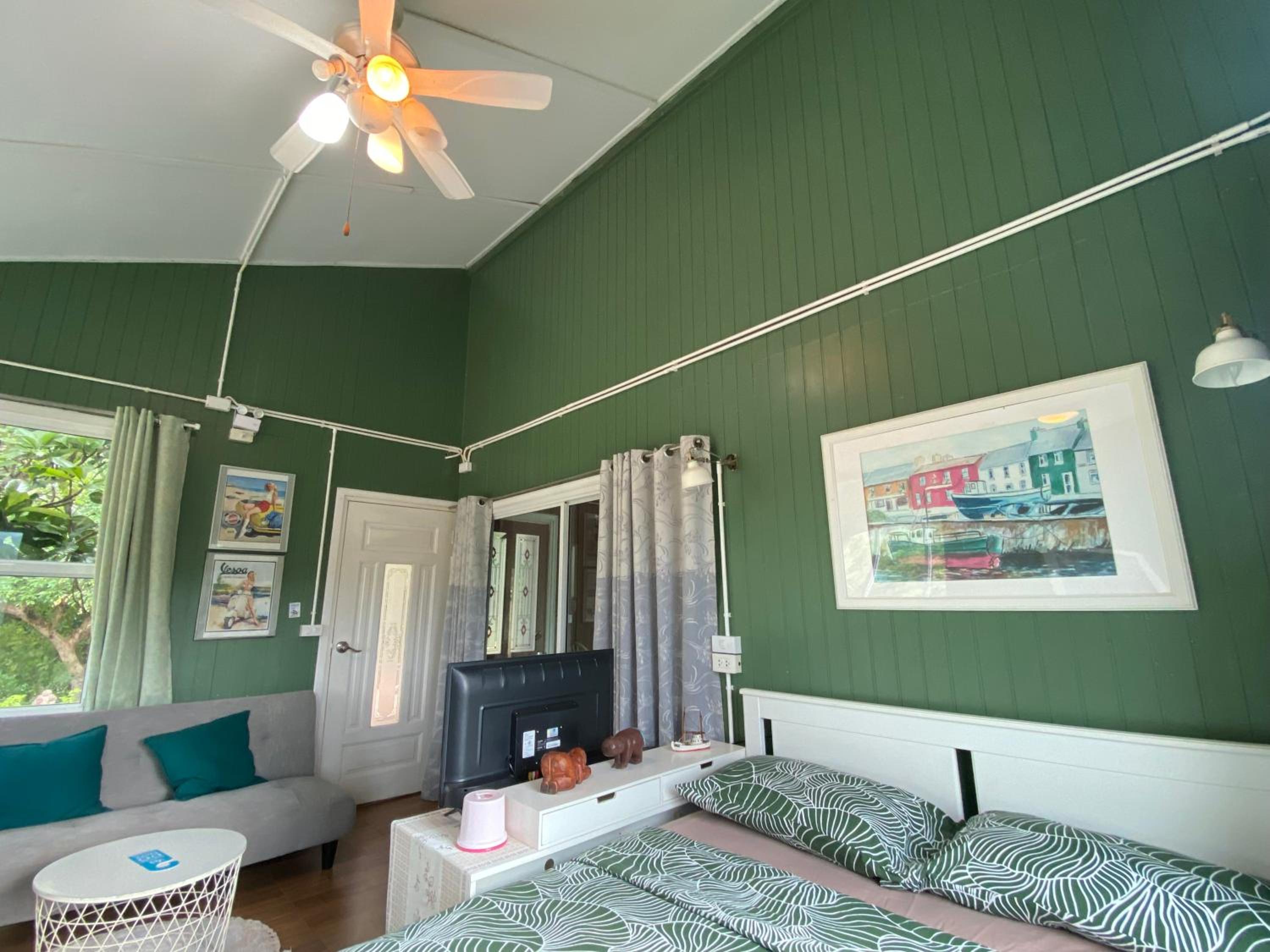 Superior Bungalow - Photo 14