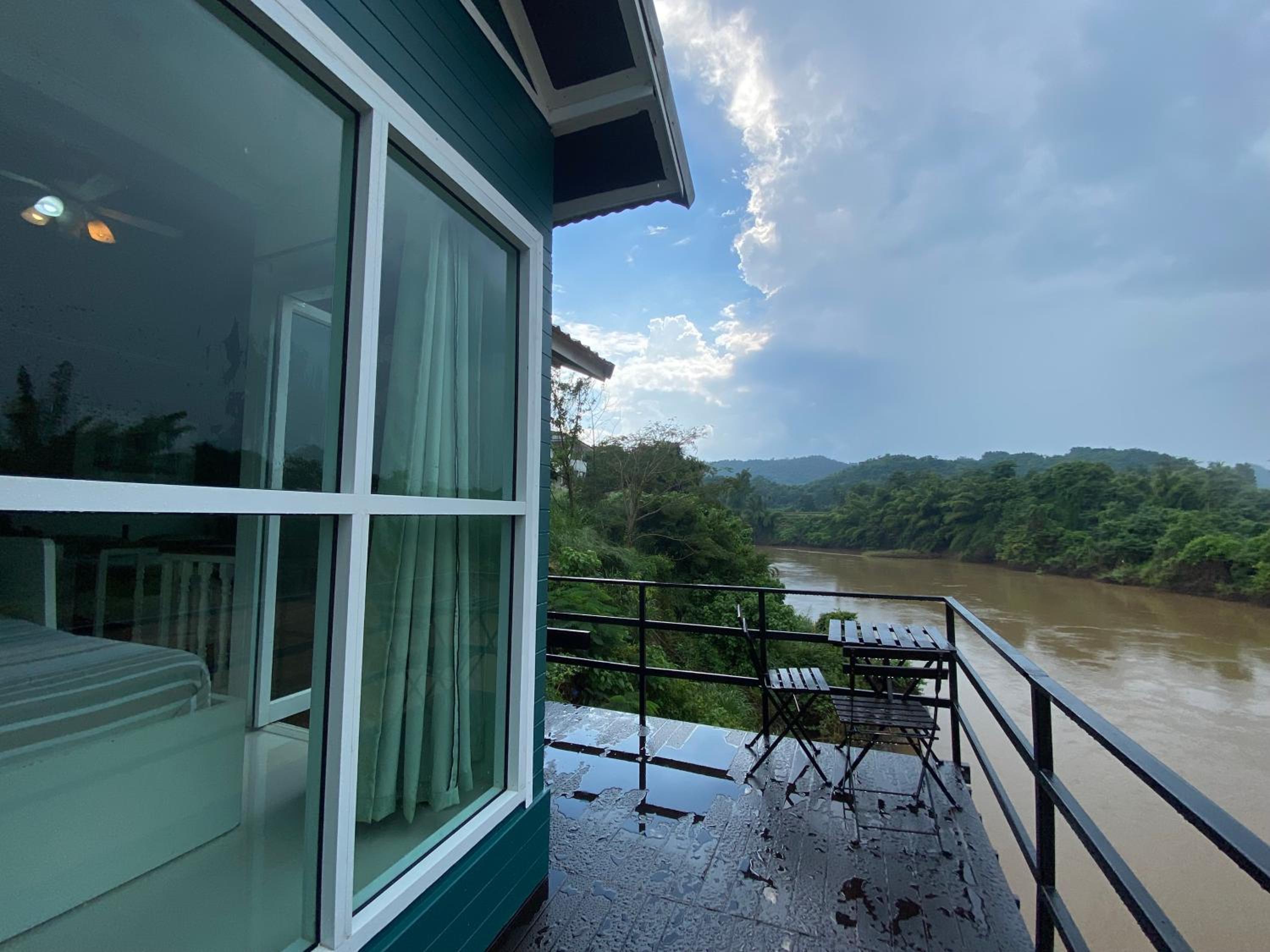 Superior Bungalow - Photo 4
