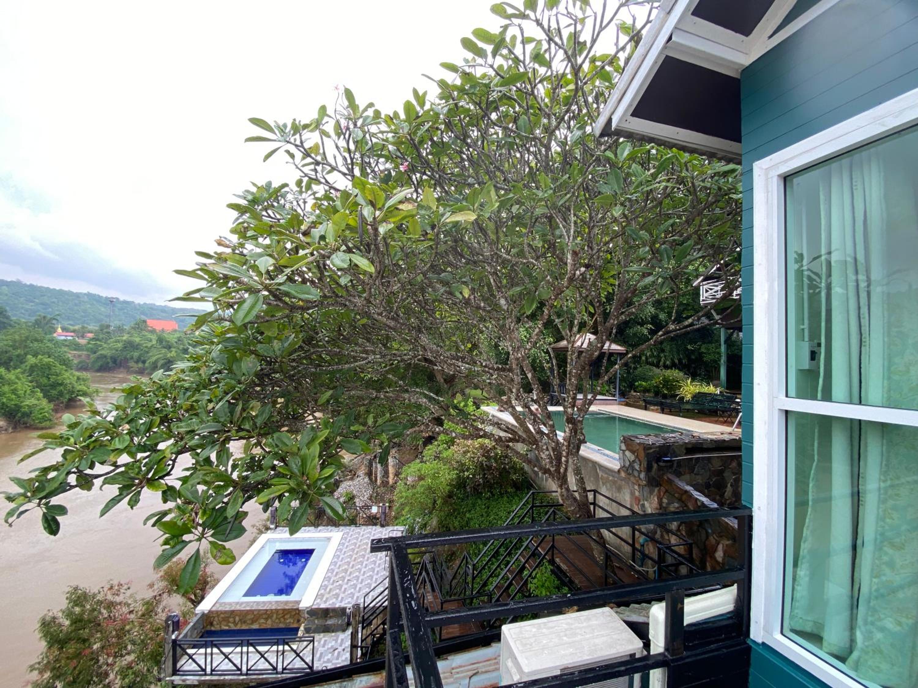 Superior Bungalow - Photo 8