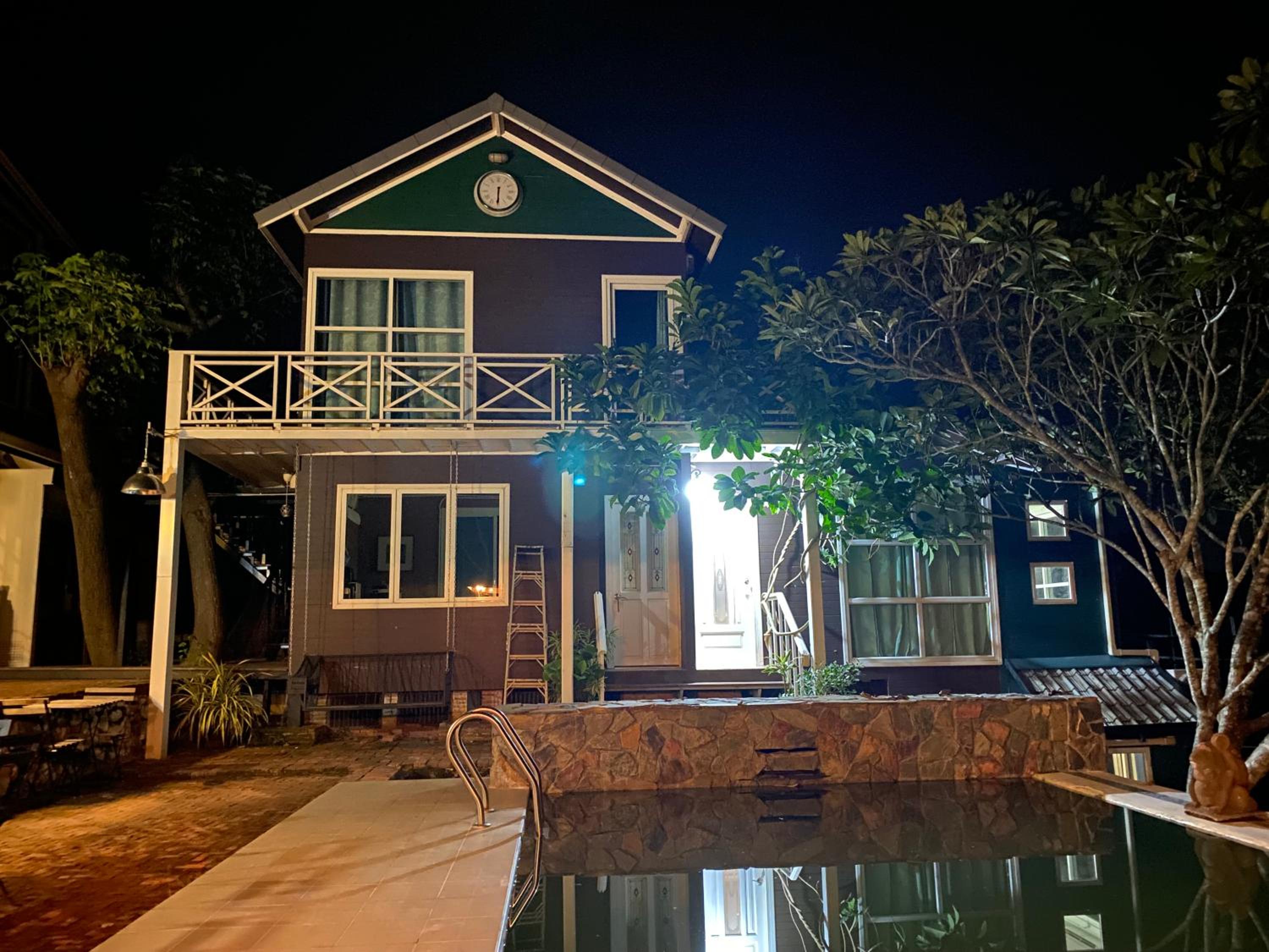 Superior Bungalow - Photo 10