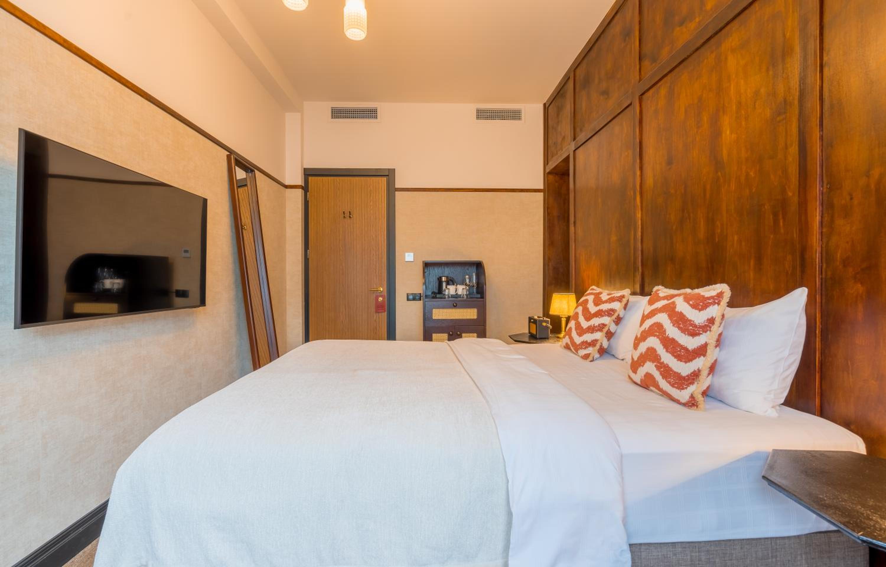 Standard King Room photo 3