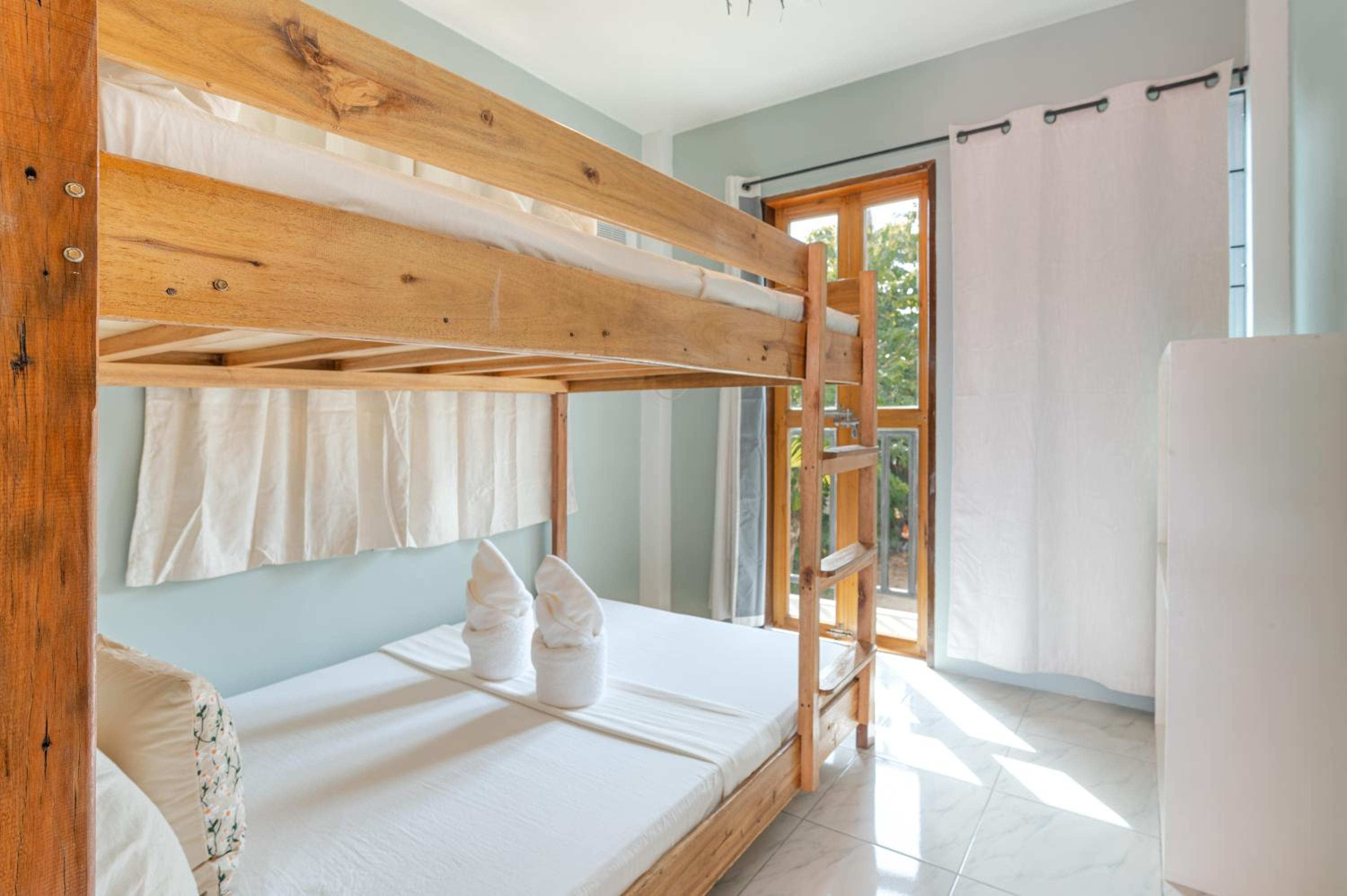 Double or Twin Room with Shared Bathroom photo 1