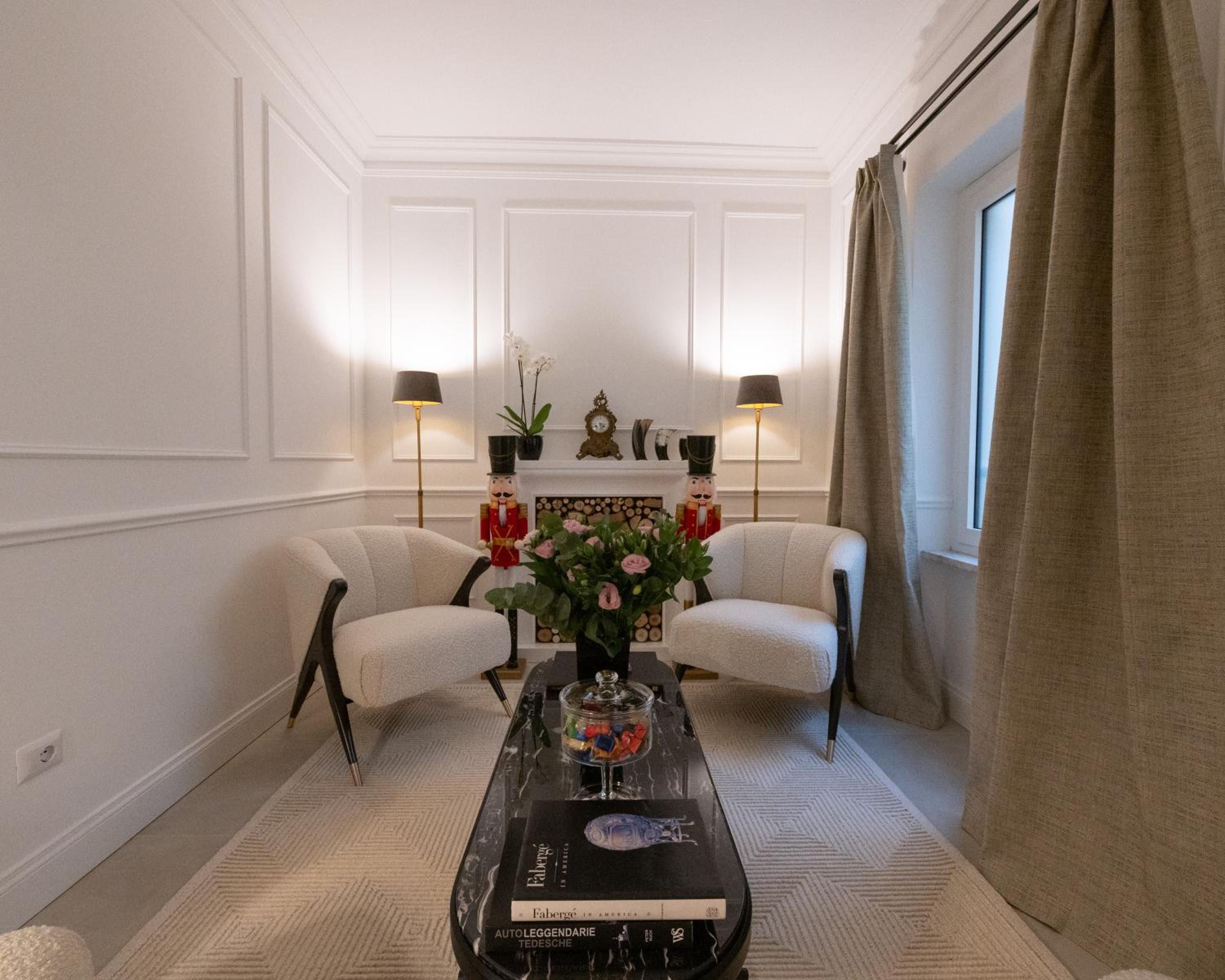 Deluxe King Room photo 1