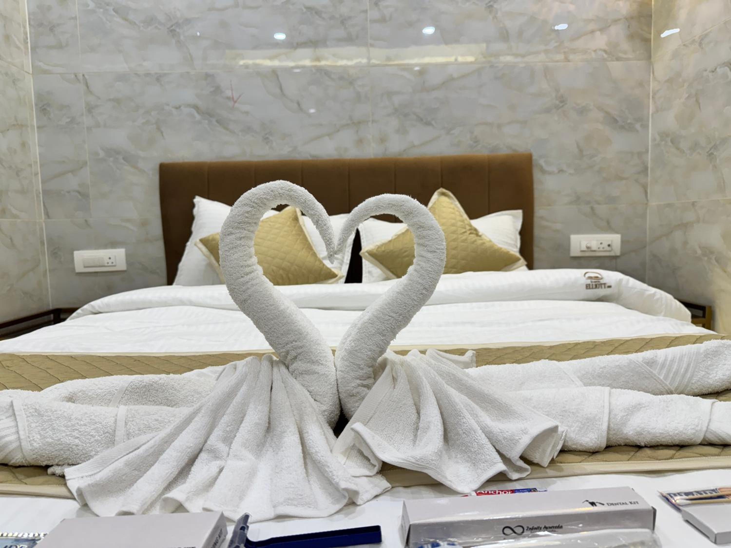 Large Double Room - Photo 3